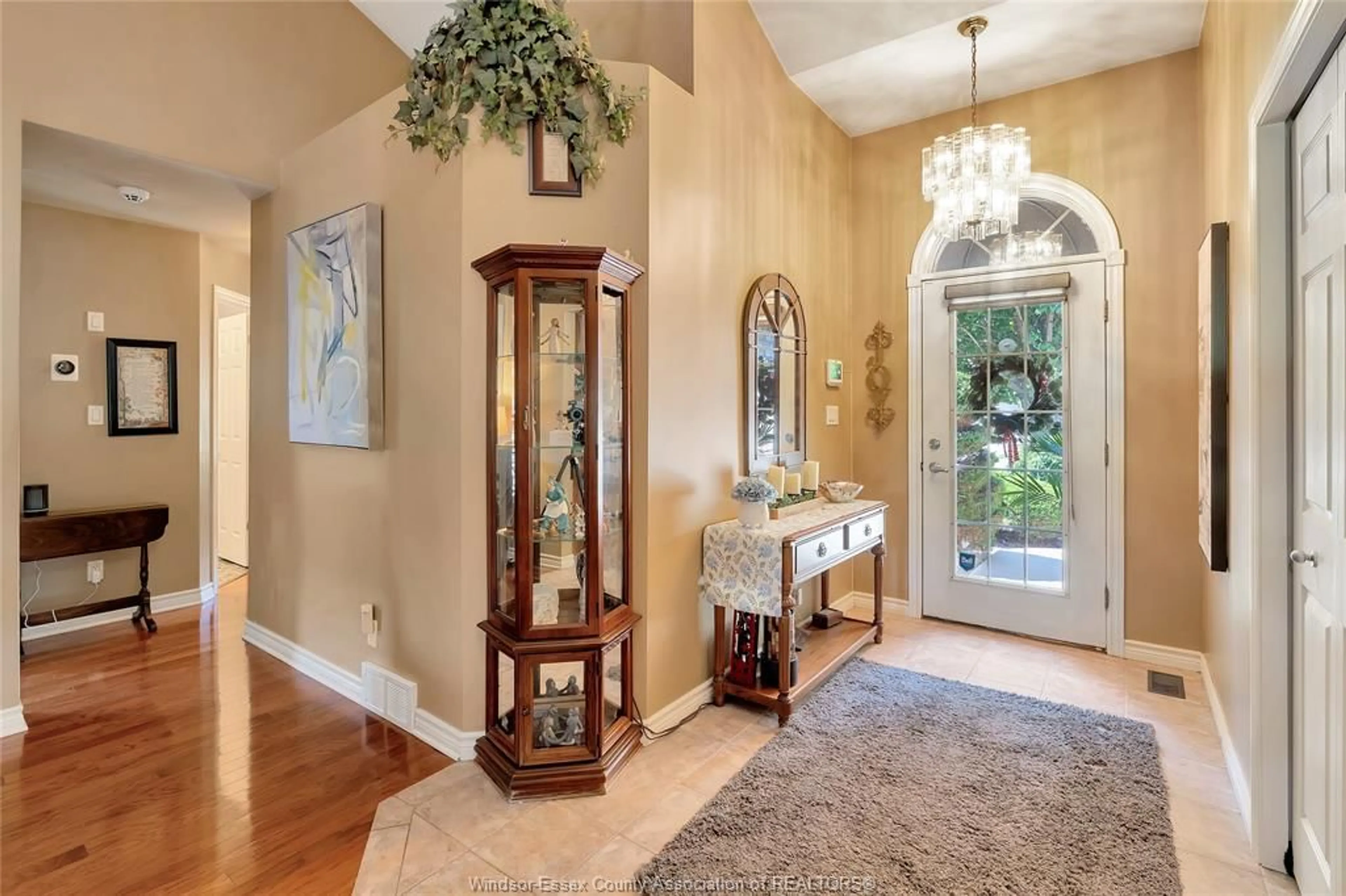 Indoor entryway for 21 CONSERVATION Blvd, Kingsville Ontario N9Y 4E4