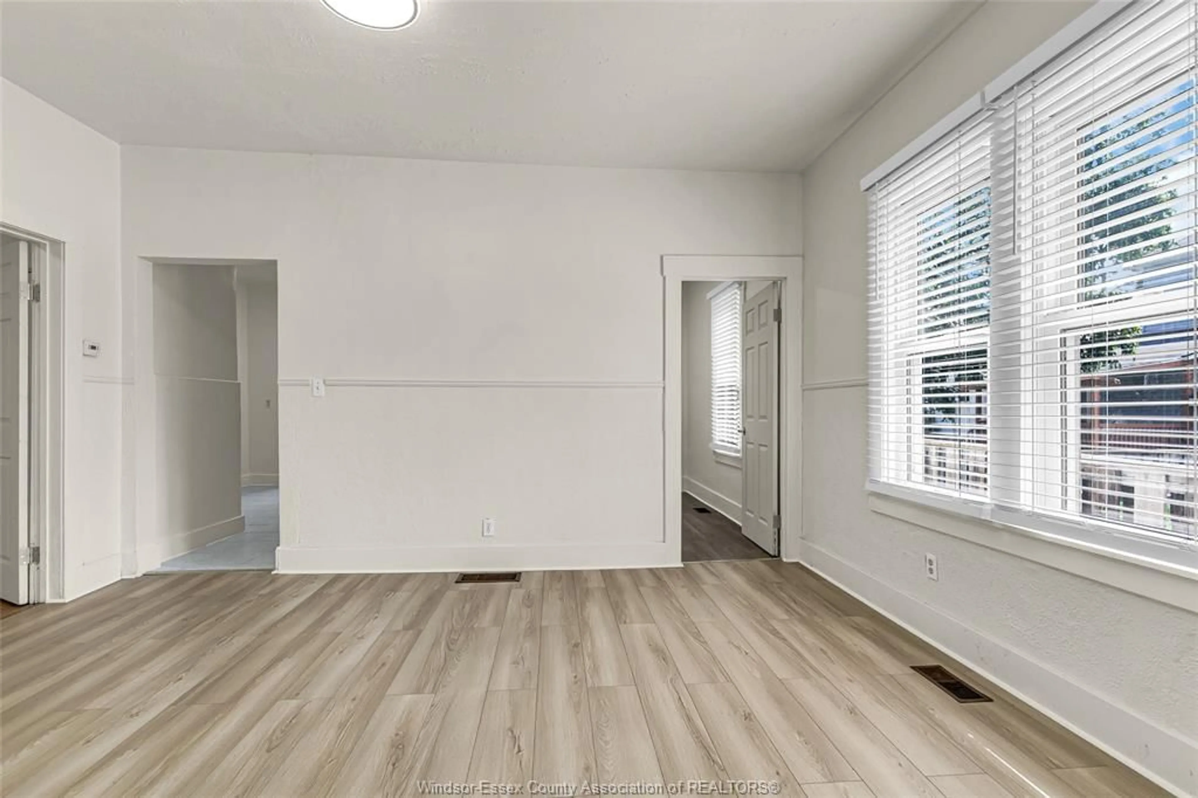 A pic of a room for 933 CHATHAM St, Windsor Ontario N9A 2Y1