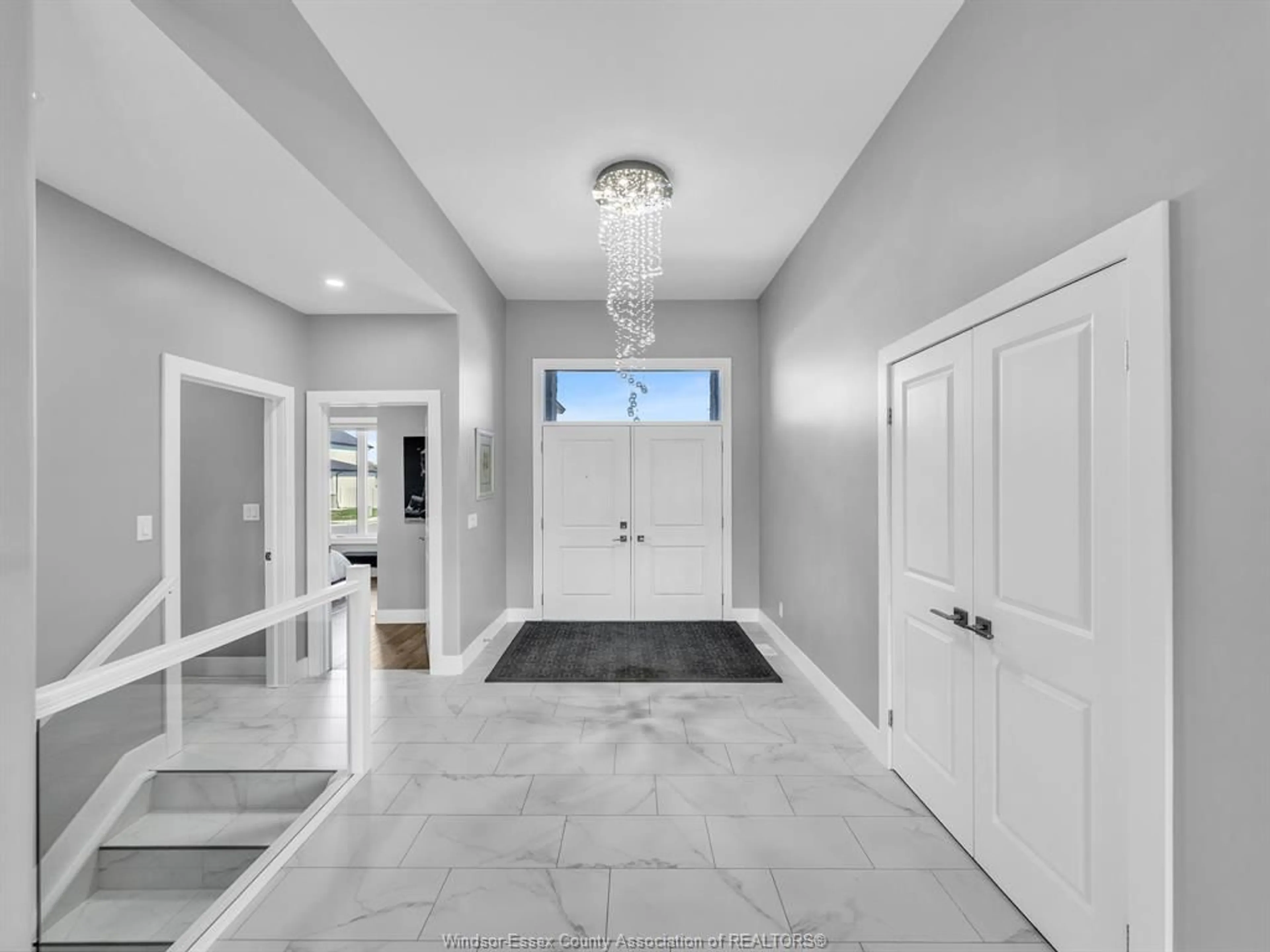 Indoor entryway for 1841 Queens Valley Dr, Kingsville Ontario N9Y 0G6