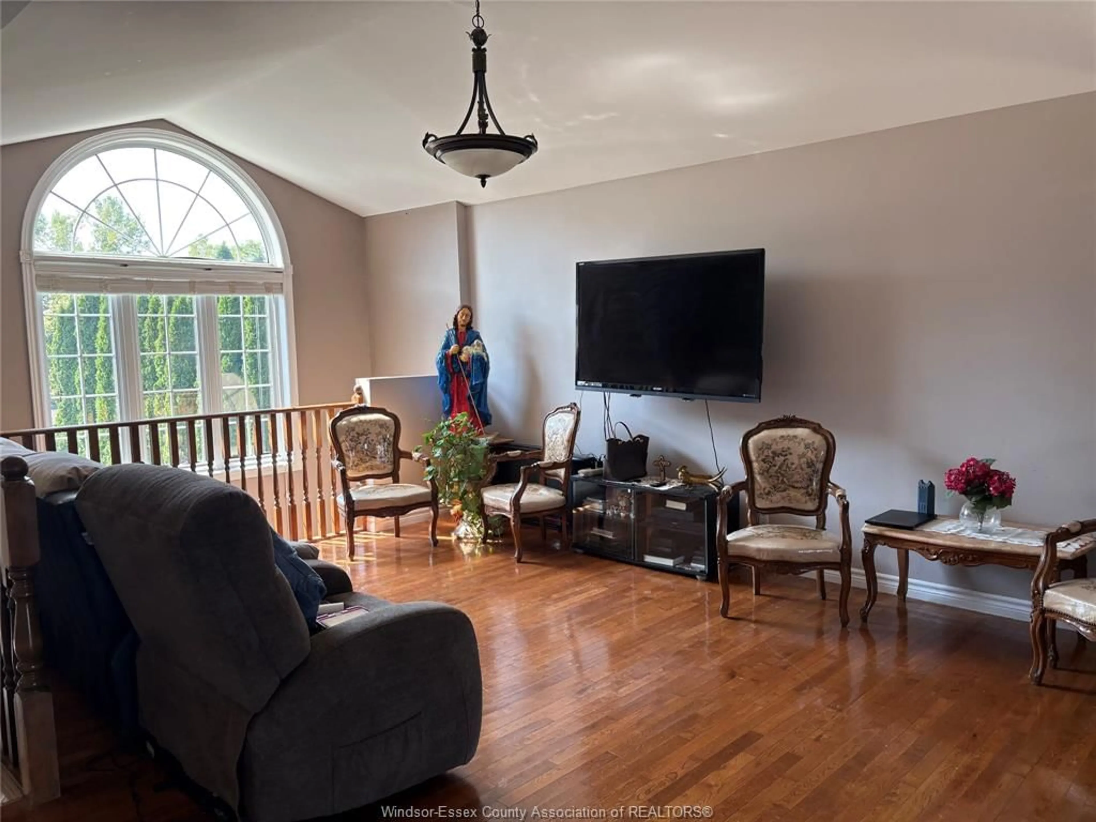 Living room with furniture, unknown for 340 WHITE Cres, Amherstburg Ontario N9V 4C7