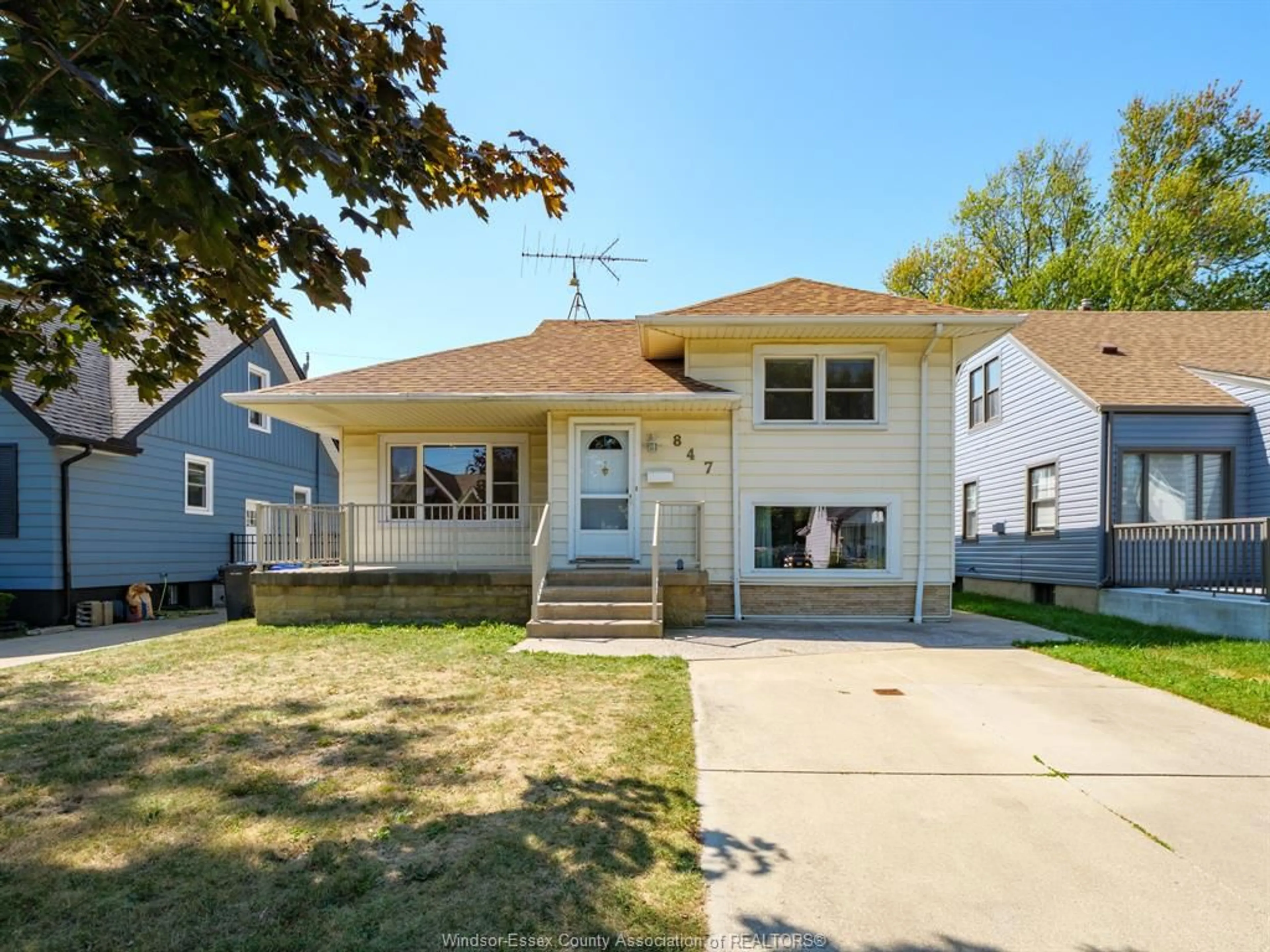 Home with vinyl exterior material, street for 847 Reedmere Ave, Windsor Ontario N8S 2L6