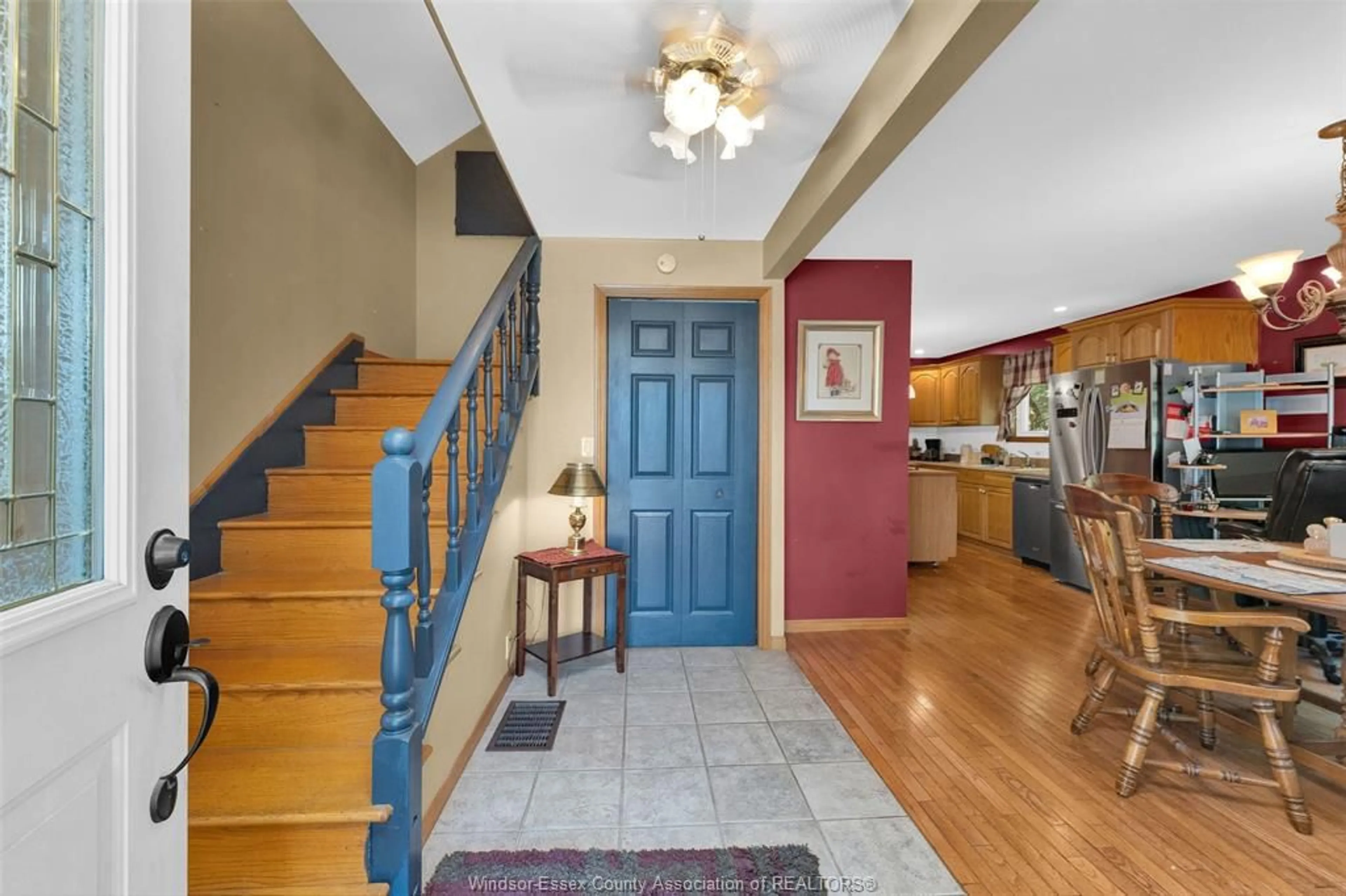 Indoor foyer for 1665 LESPERANCE Rd, Tecumseh Ontario N8N 1Y2