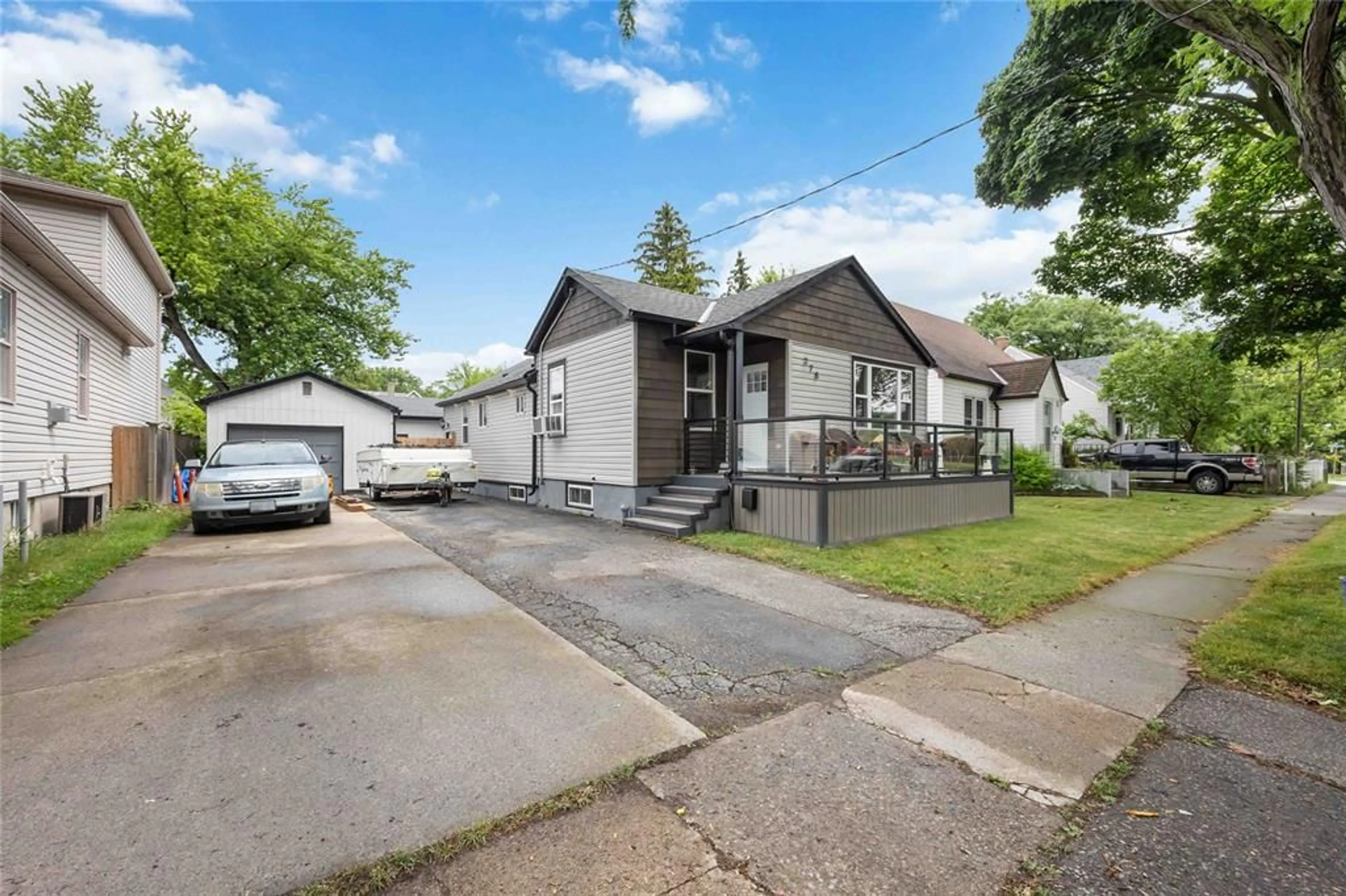 A pic from outside/outdoor area/front of a property/back of a property/a pic from drone, street for 278 Bright St, Sarnia Ontario N7T 4G1