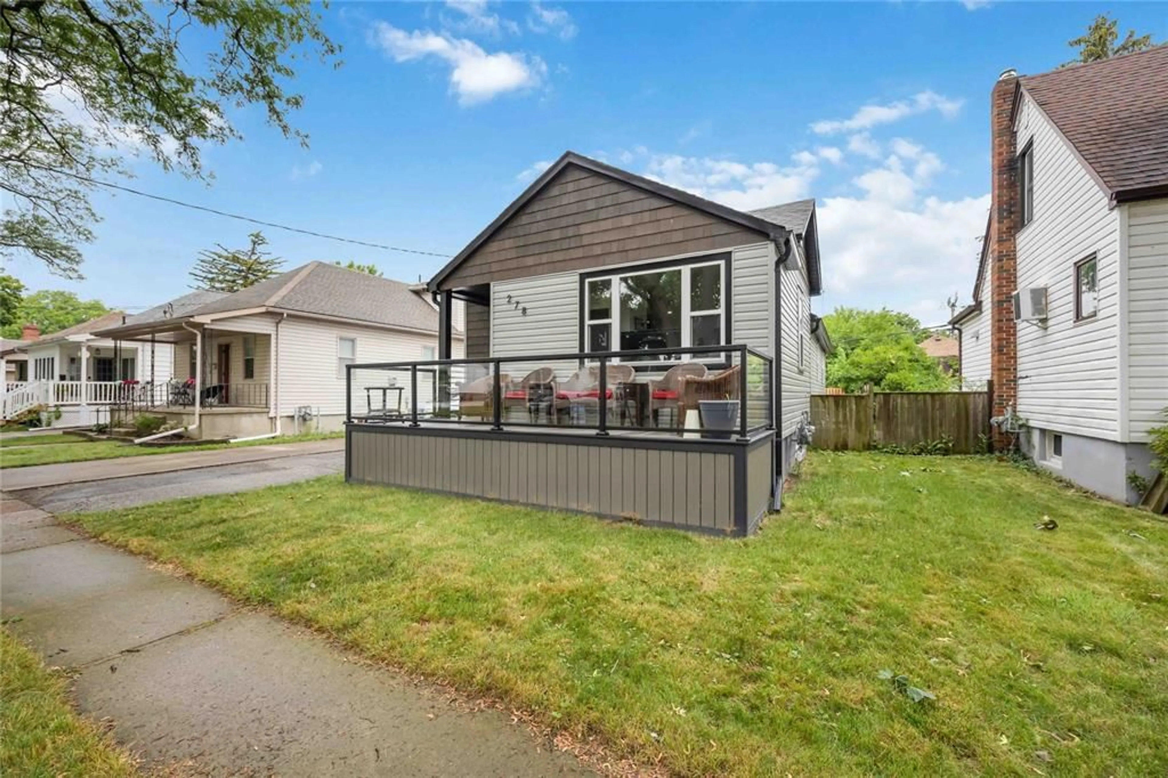 Home with vinyl exterior material, street for 278 Bright St, Sarnia Ontario N7T 4G1