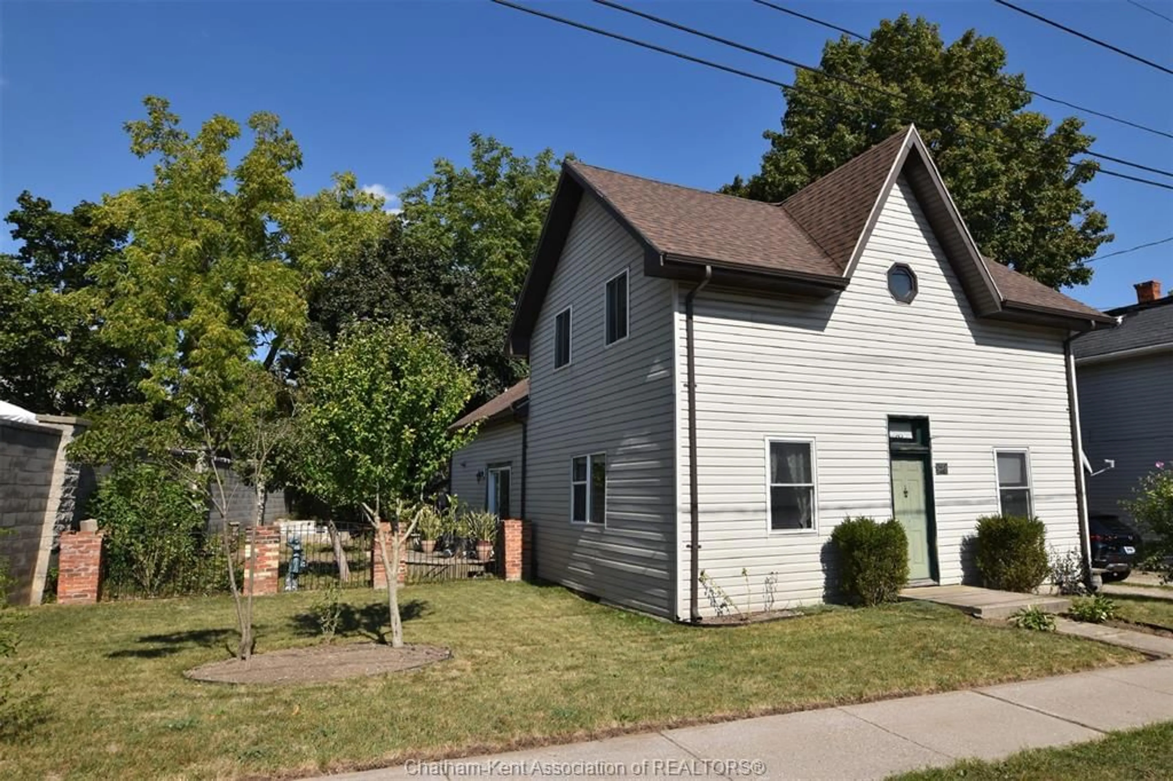 A pic from outside/outdoor area/front of a property/back of a property/a pic from drone, street for 23 Chatham St, Blenheim Ontario N0P 1A0