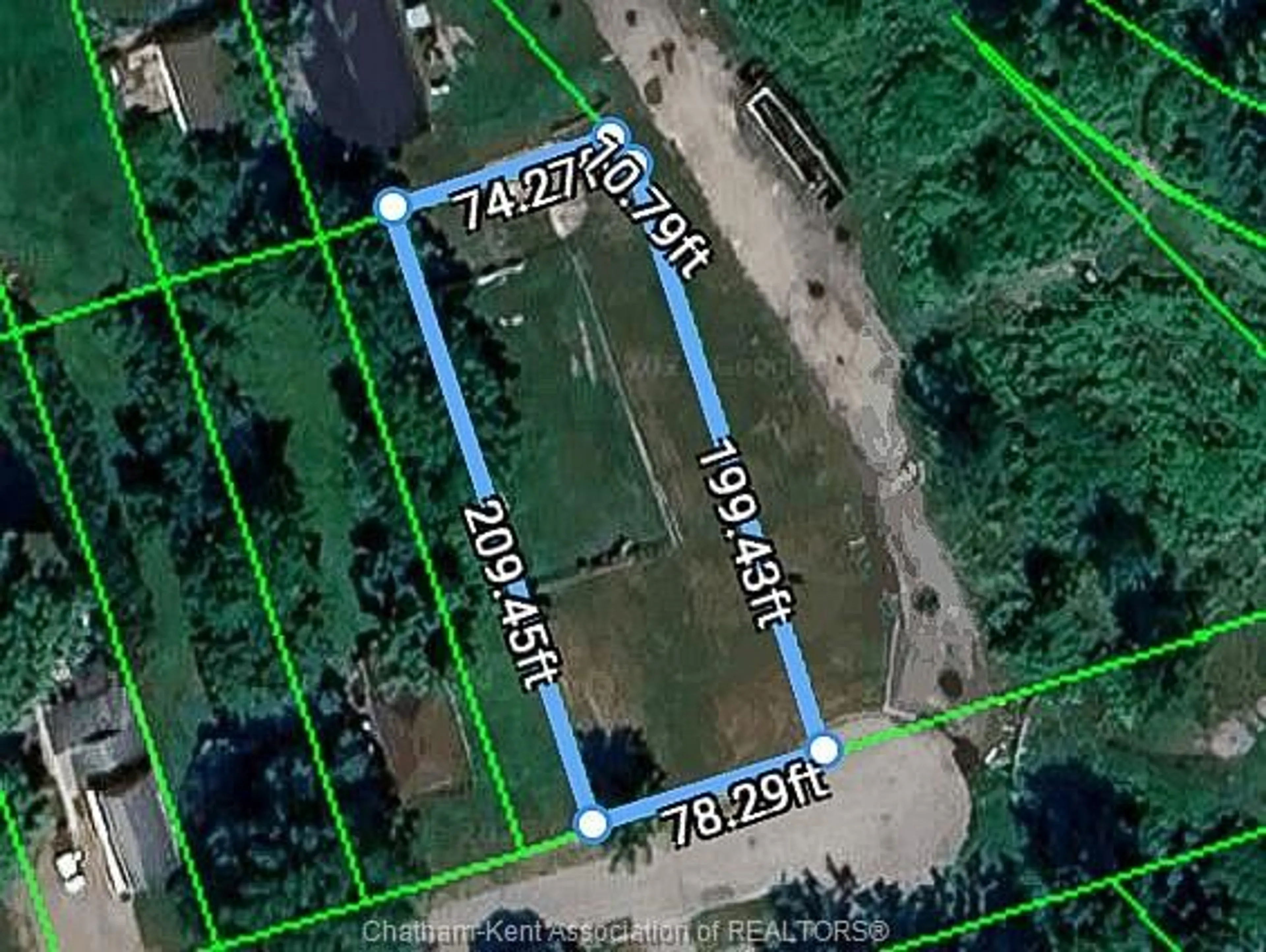 A pic from outside/outdoor area/front of a property/back of a property/a pic from drone, street for 285 WELLINGTON St, Chatham Ontario N7M 3P6