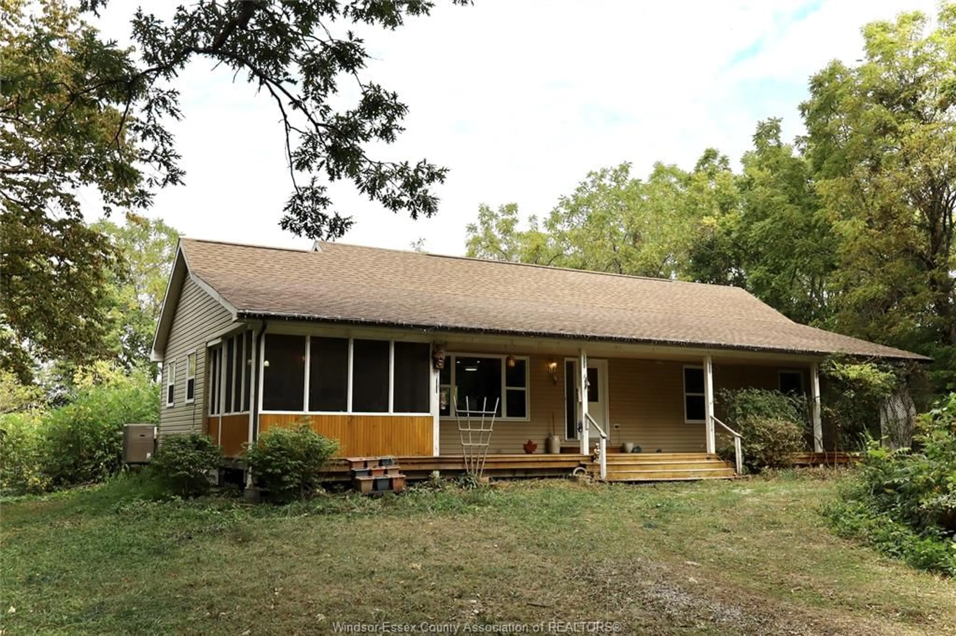 Home with vinyl exterior material, building for 761 East West Rd, Pelee Island Ontario N0R 1M0