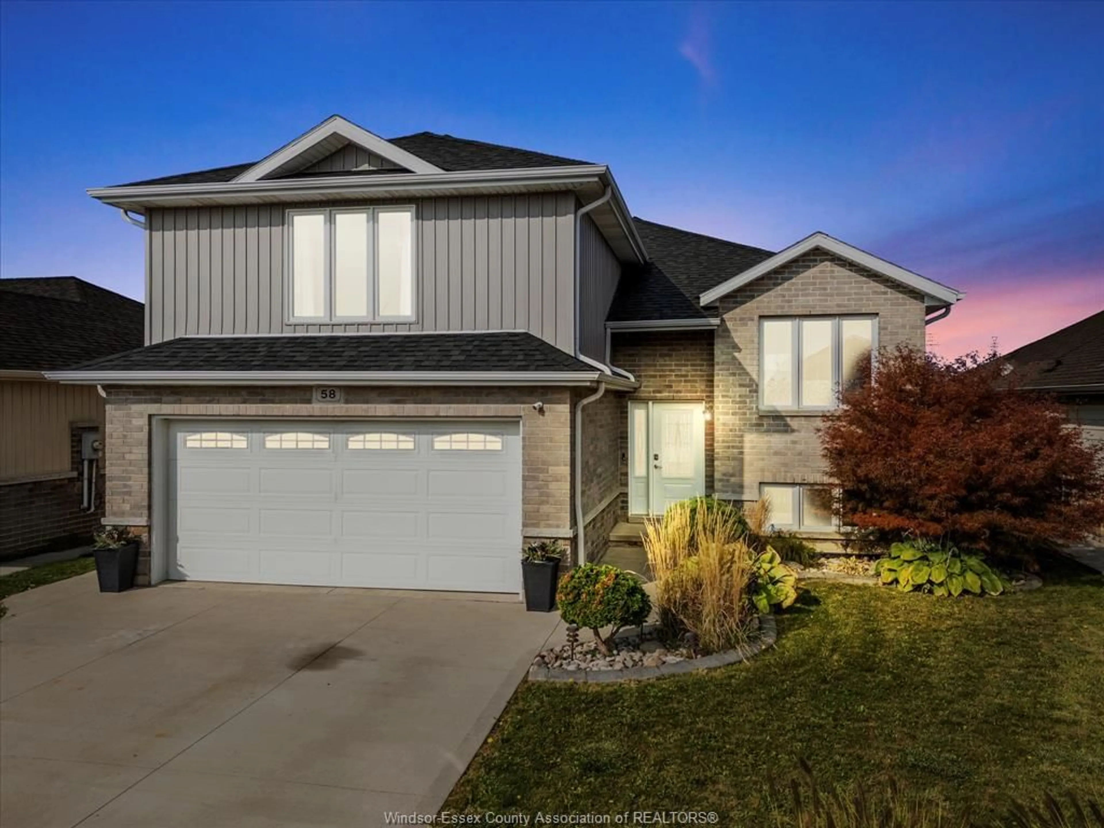 Home with vinyl exterior material, street for 58 Homesteads Dr, Tilbury Ontario N0P 2L0