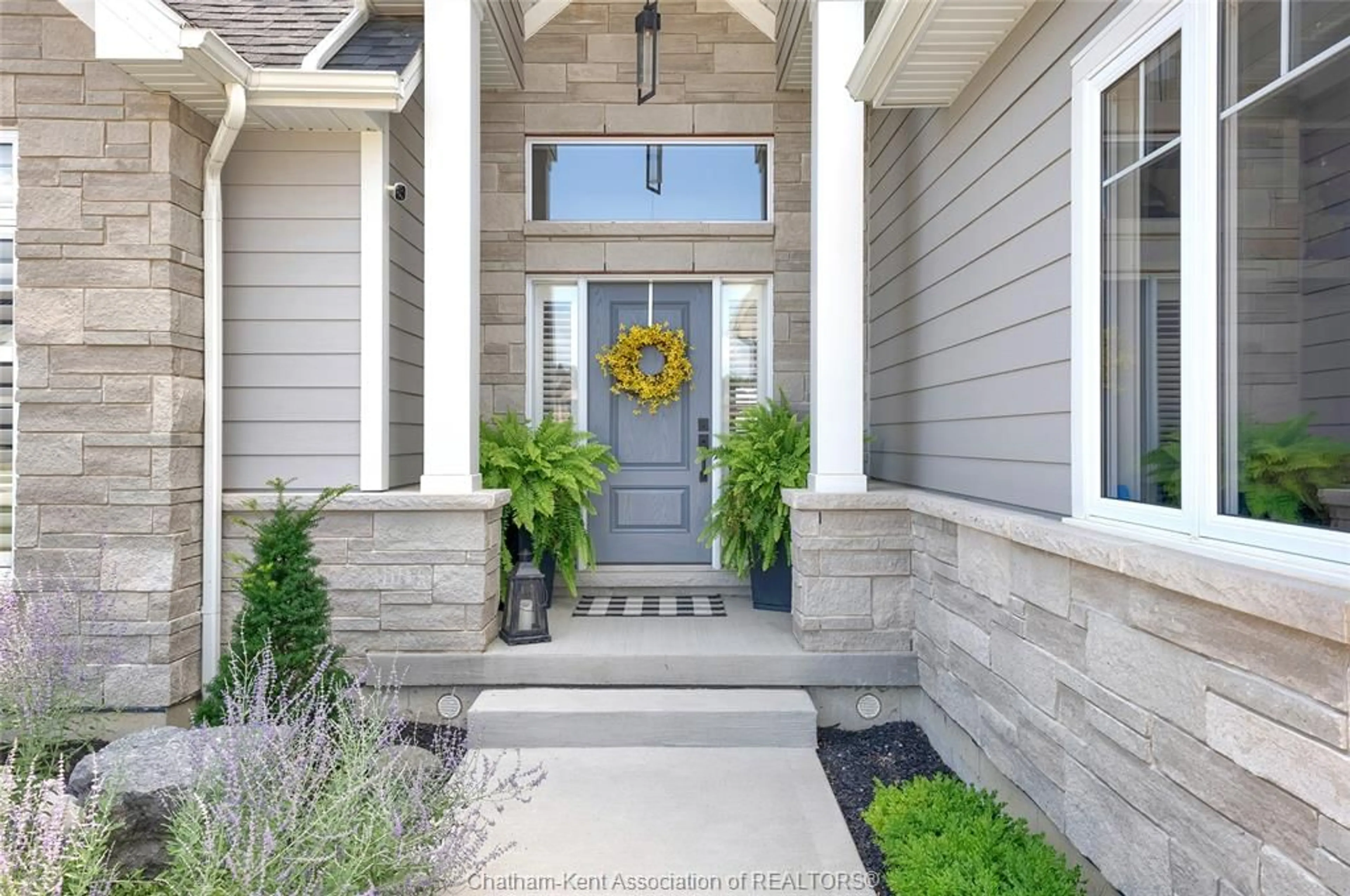 Indoor entryway for 50 DUNDEE Dr, Chatham Ontario N7M 0S7