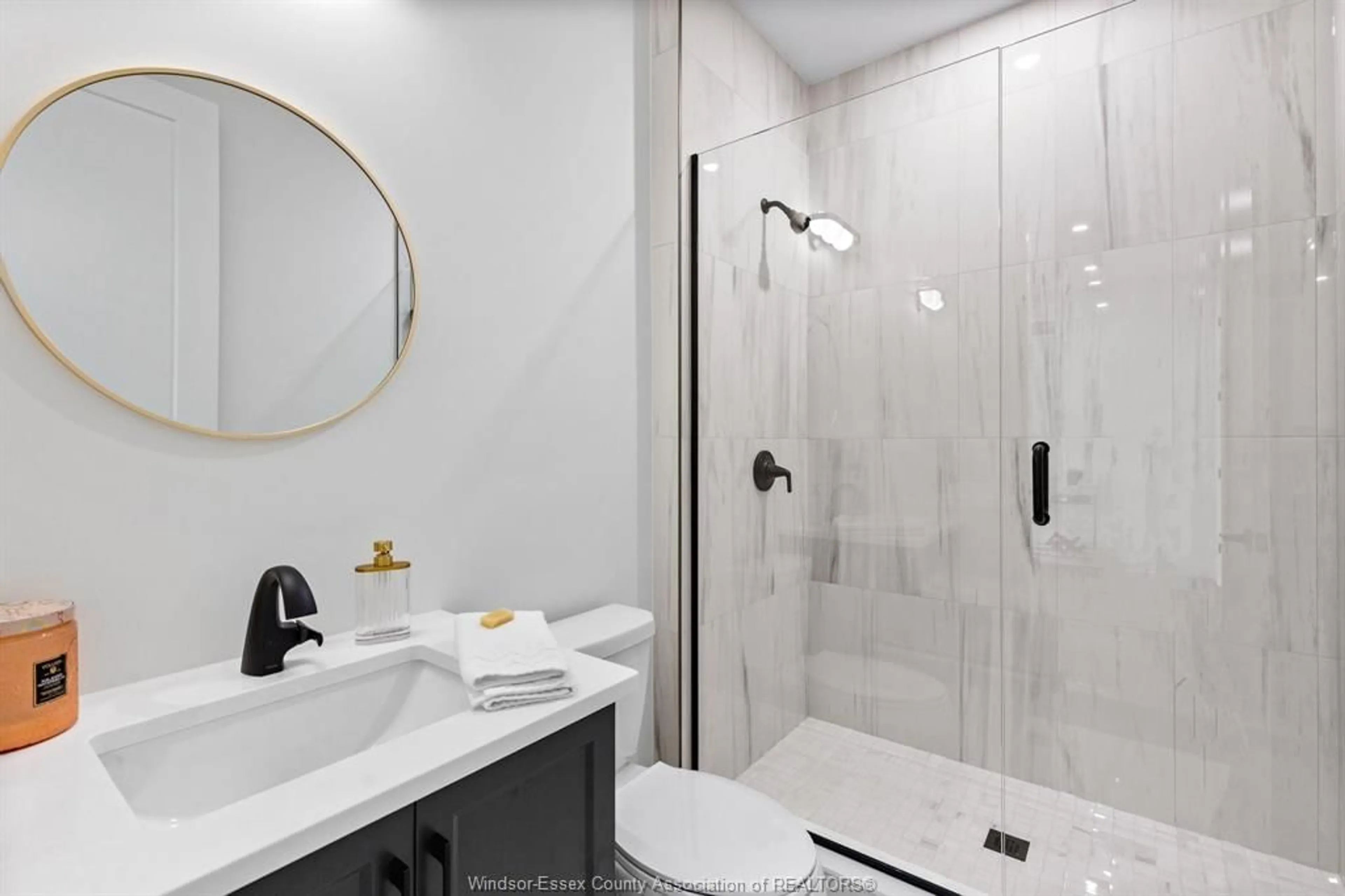 Standard bathroom, ceramic/tile floor for 3654 SUTTON Ave, Windsor Ontario N9E 0B3