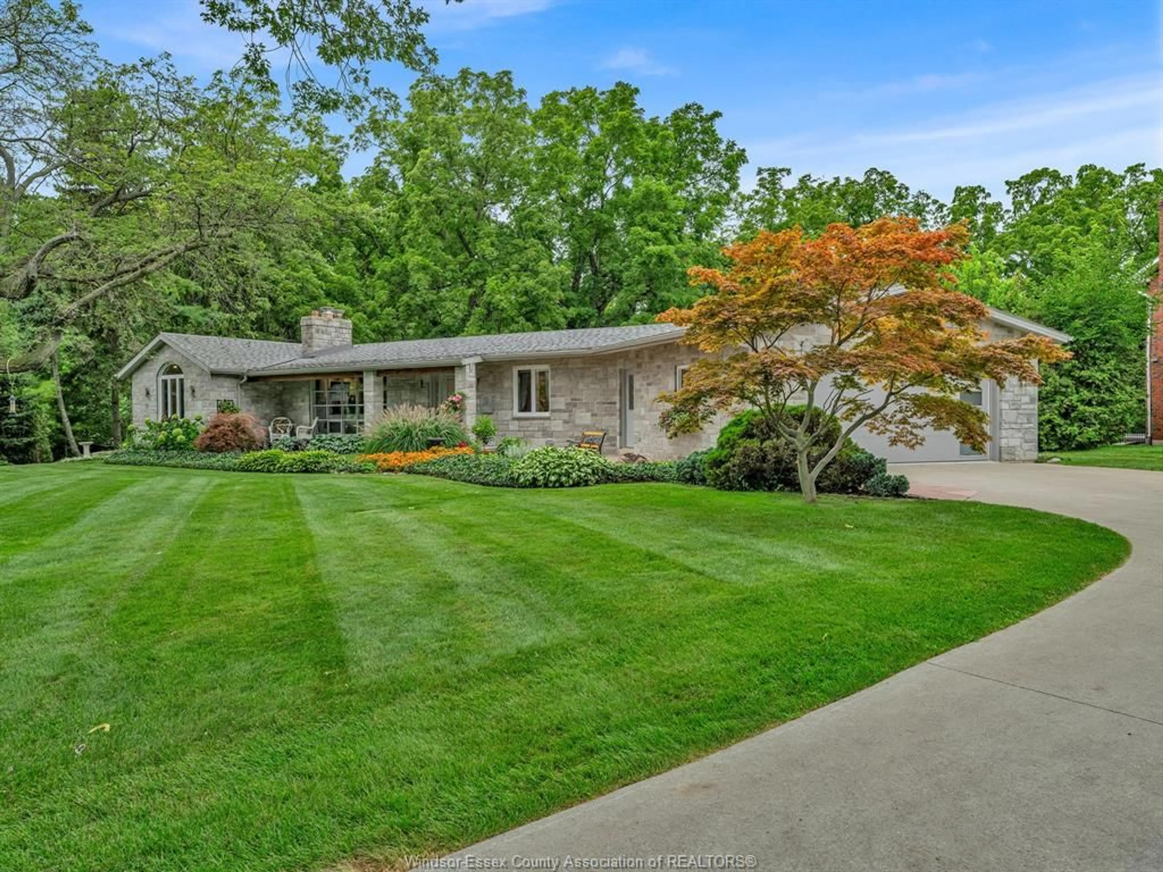 A pic from outside/outdoor area/front of a property/back of a property/a pic from drone, street for 3068 CENTENNIAL Cres, Kingsville Ontario N8H 4G5
