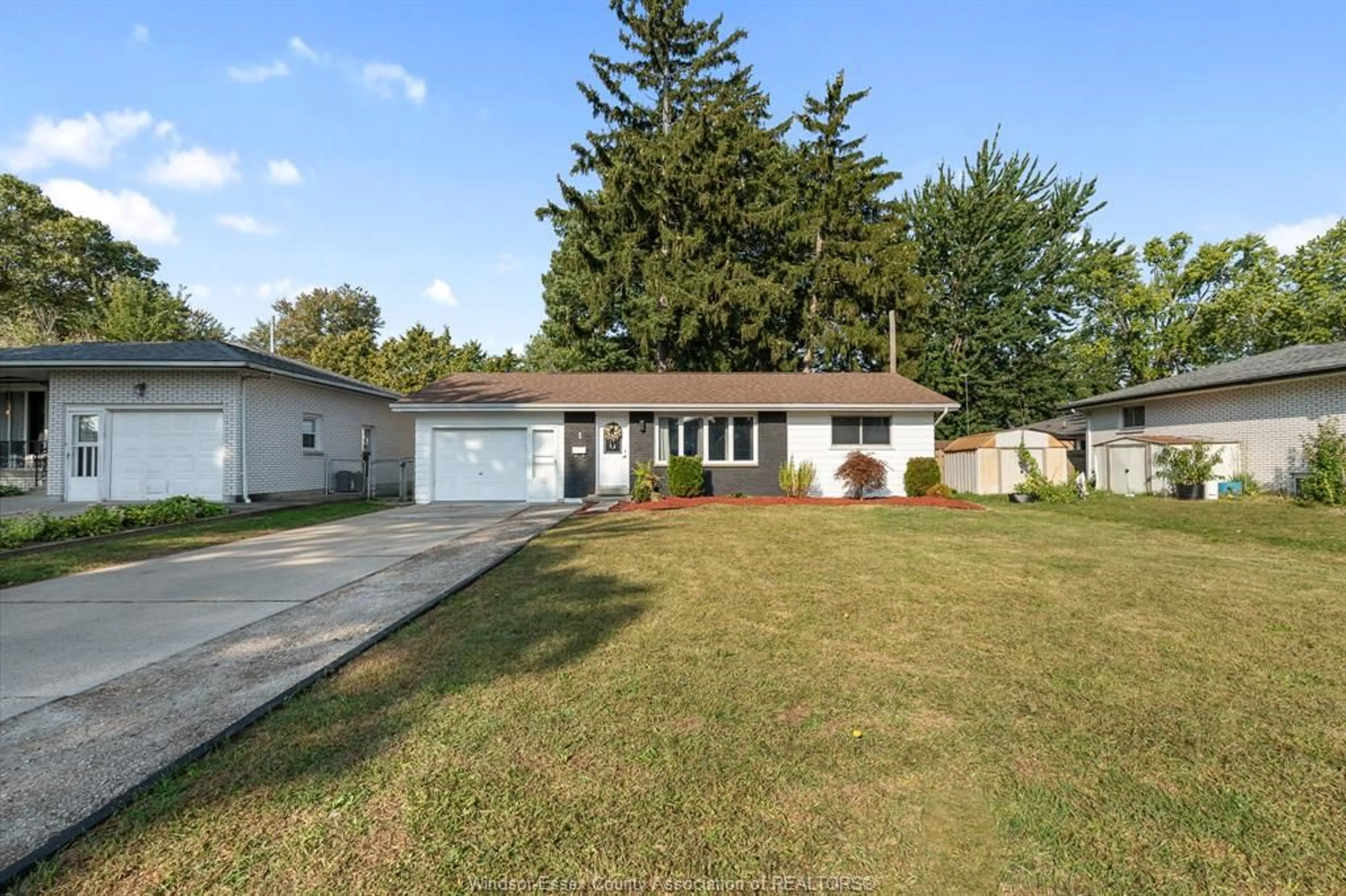 Unknown for 1 LONGFIELD Lane, Leamington Ontario N8H 2R8