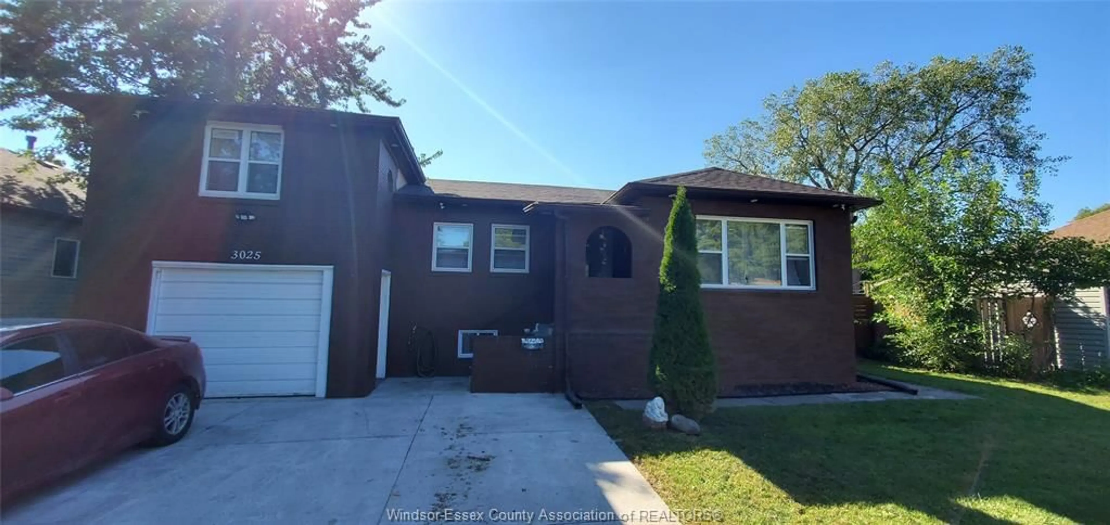 Home with vinyl exterior material, street for 3025 WOODLAWN Ave, Windsor Ontario N8W 2H8
