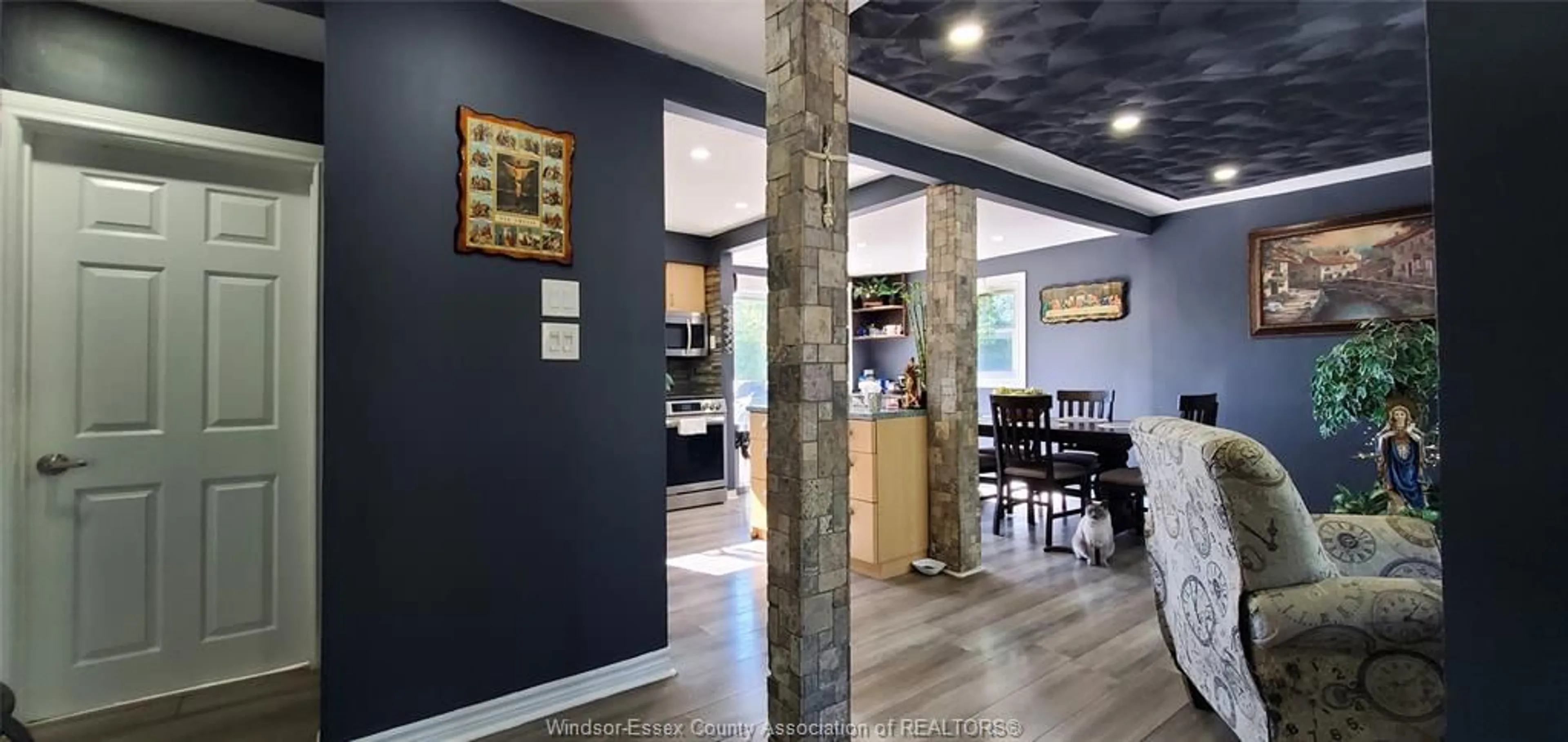 Lobby for 3025 WOODLAWN Ave, Windsor Ontario N8W 2H8