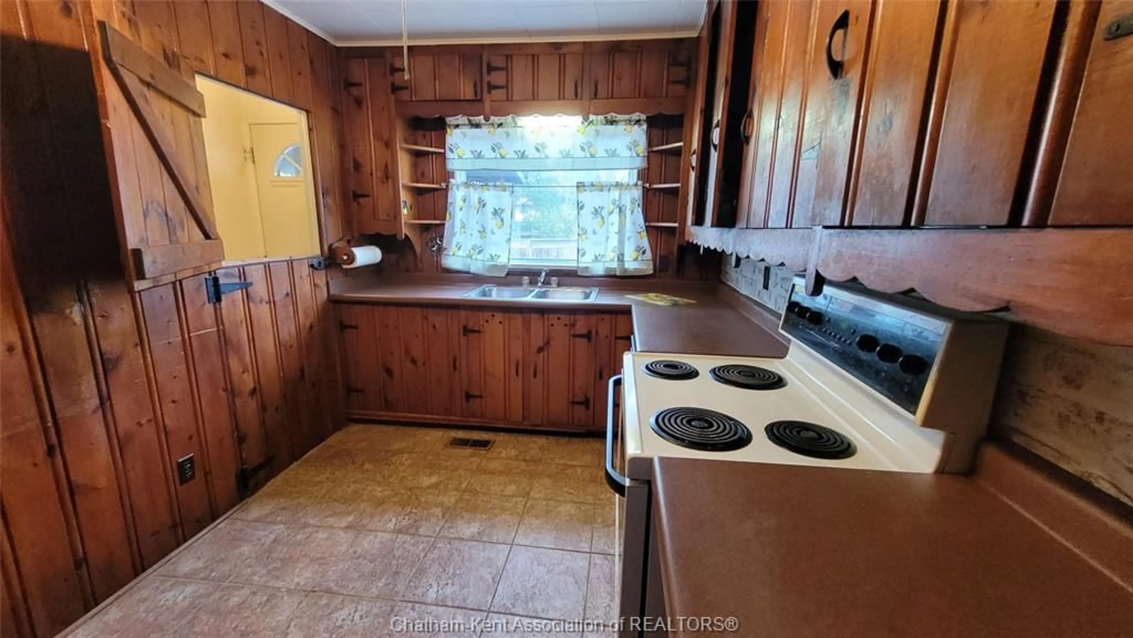 Standard kitchen, unknown for 1720 Dufferin Ave, Wallaceburg Ontario N8A 2X4
