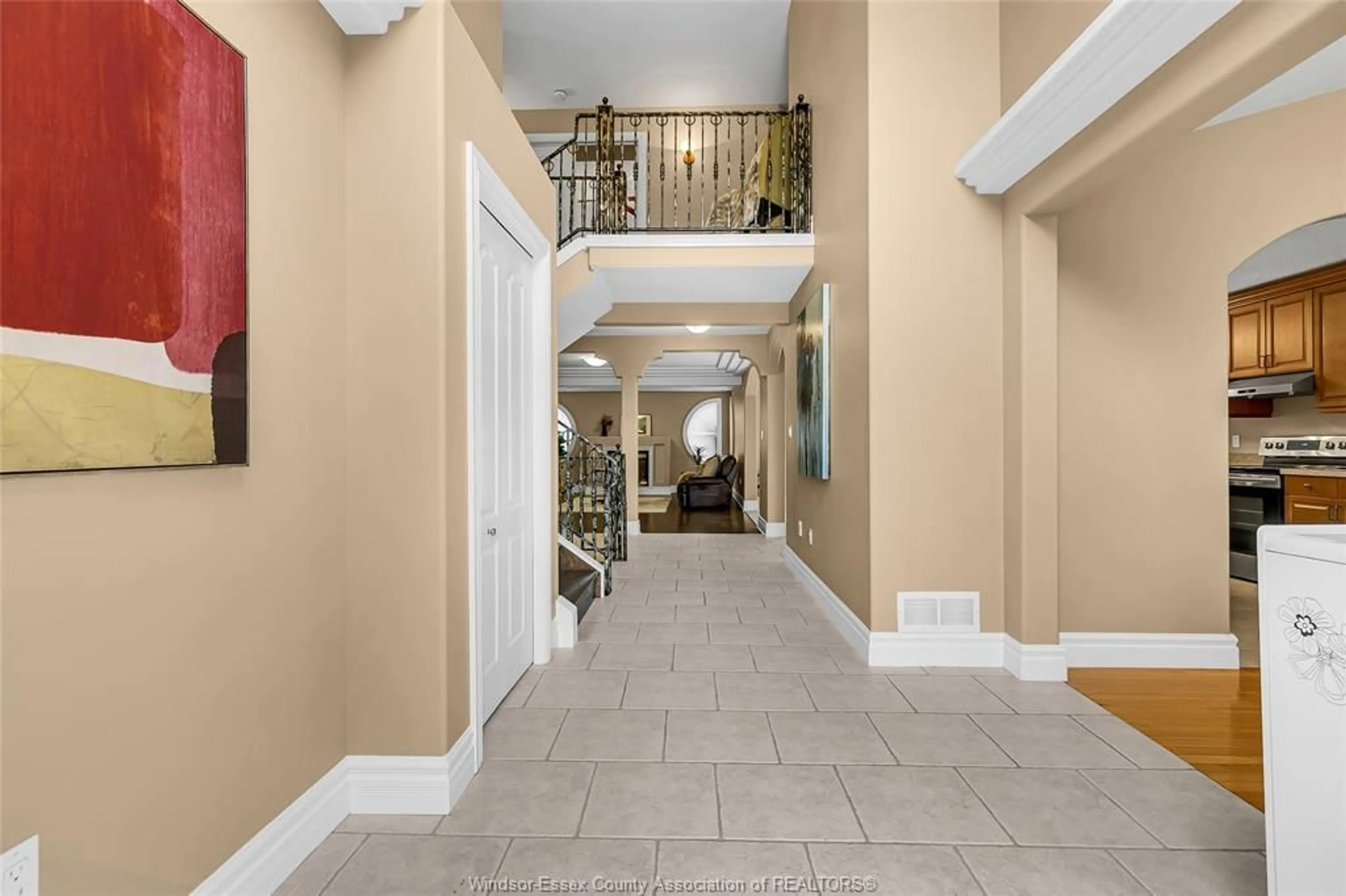 Indoor foyer for 1435 MAPLE, LaSalle Ontario N9J 3L3