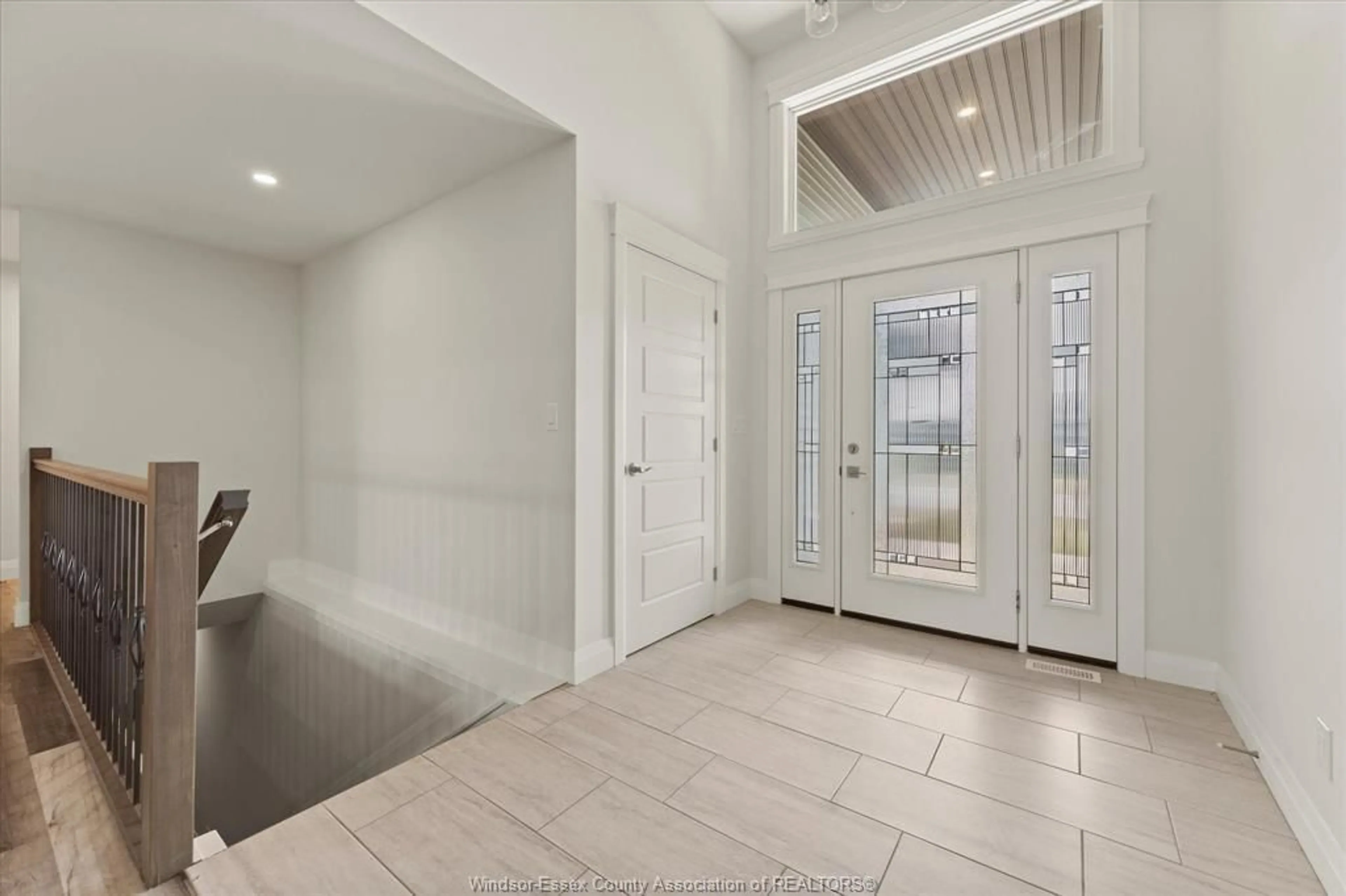 Indoor entryway for 1712 MUCCI Dr, Kingsville Ontario N0P 2G0