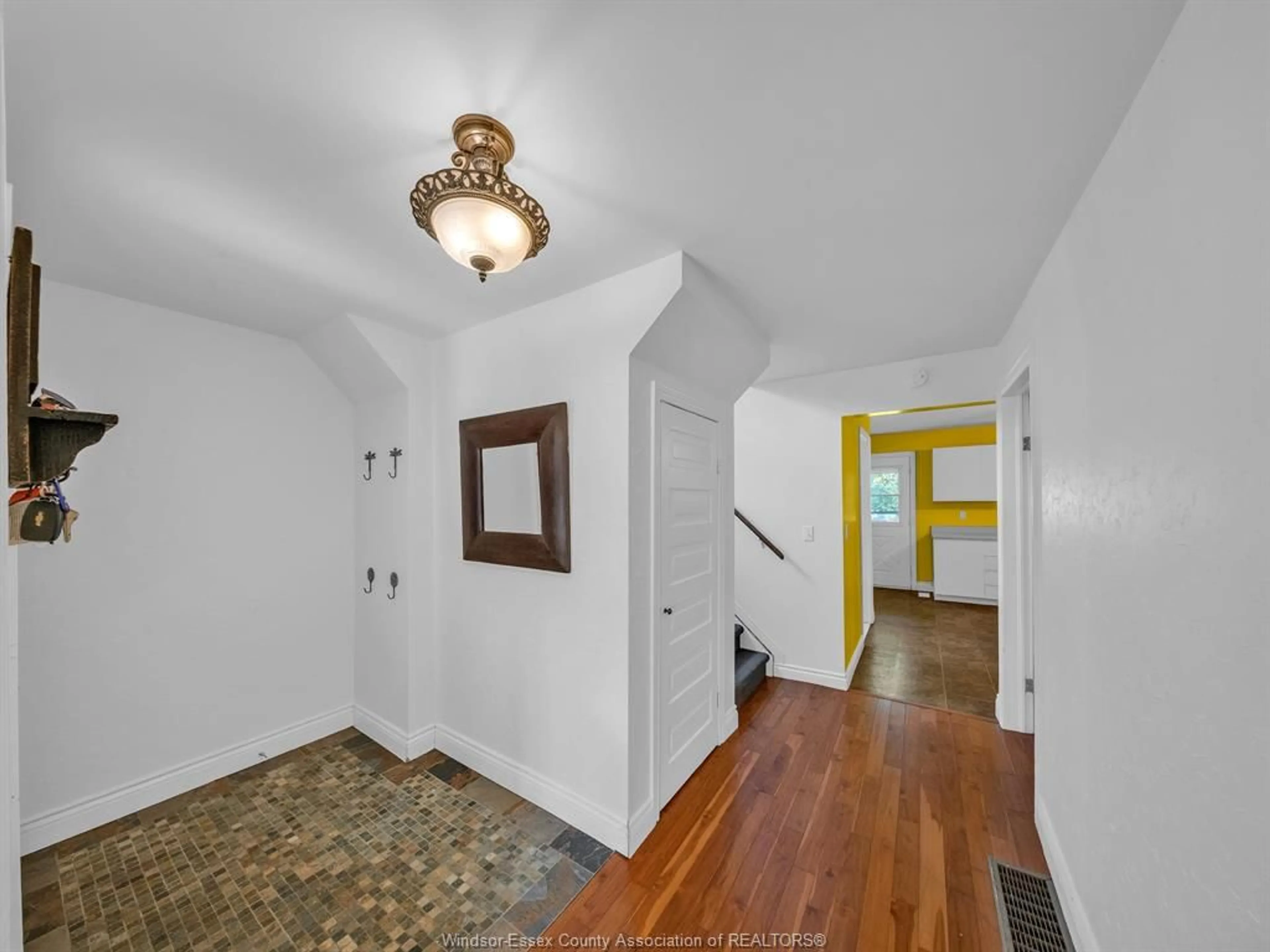 Indoor foyer for 585 Bagot St, Colchester Ontario N0R 1G0