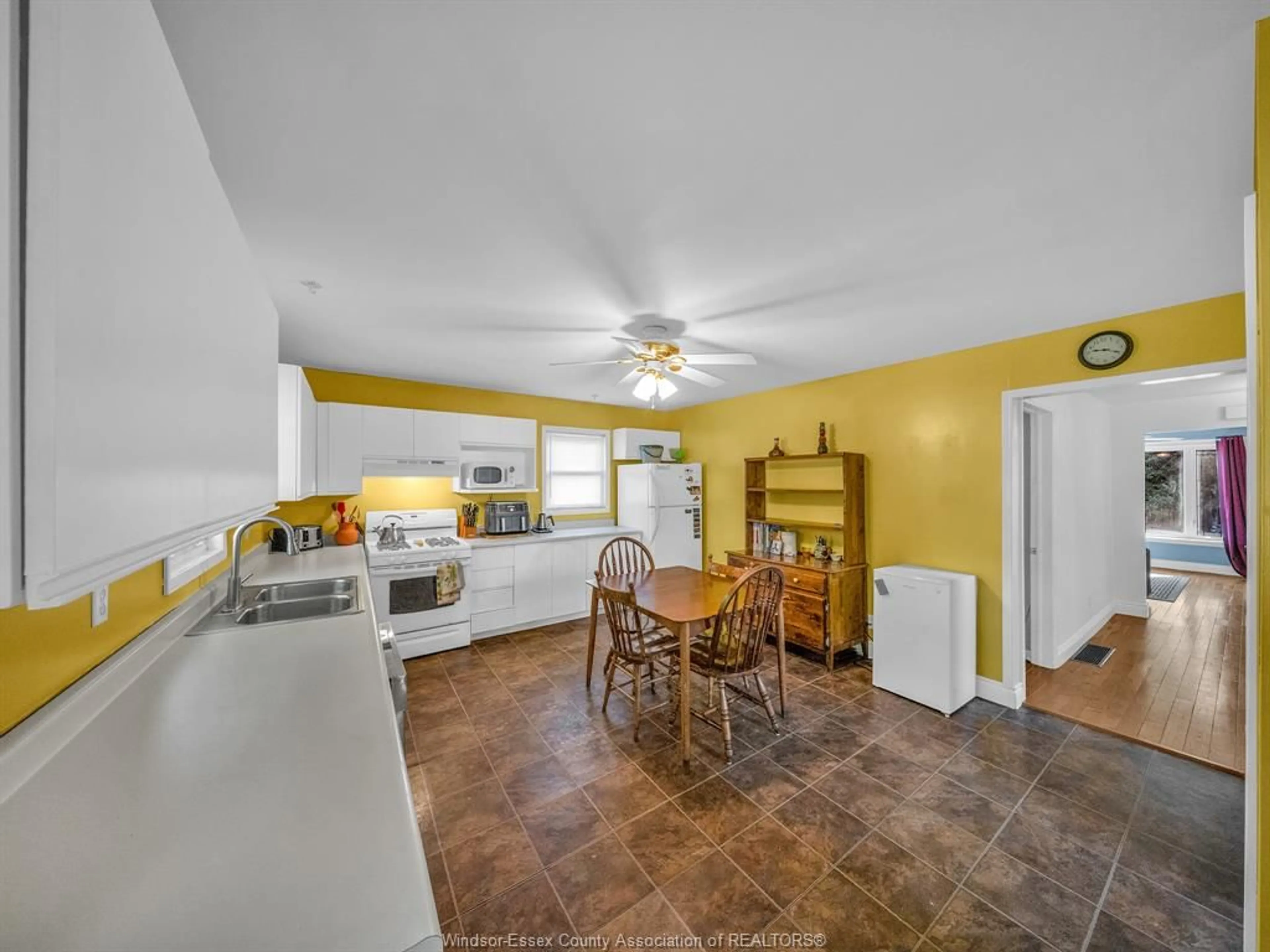 Open concept kitchen, ceramic/tile floor for 585 Bagot St, Colchester Ontario N0R 1G0