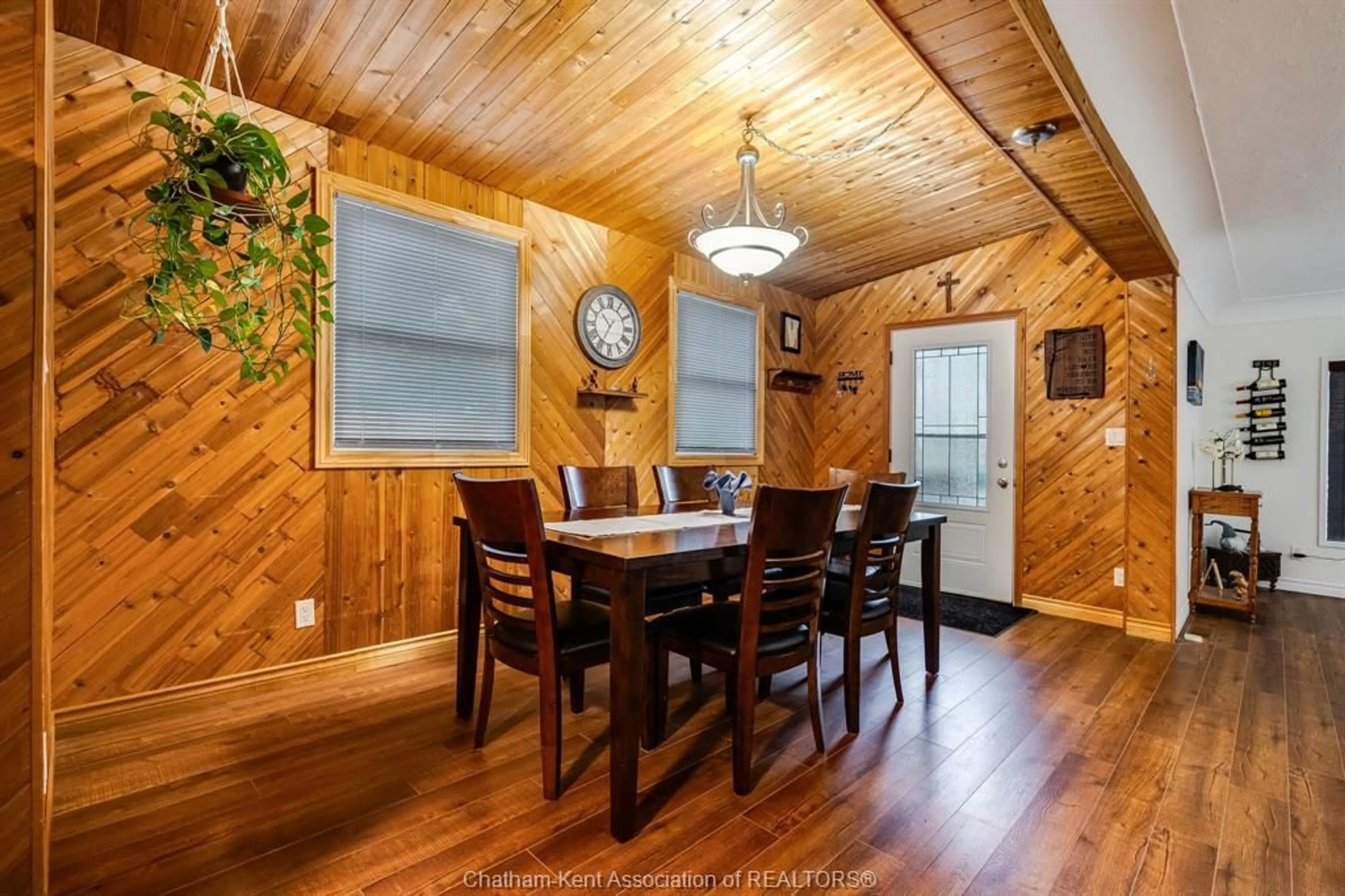 Dining room, wood/laminate floor for 85 Sheldon Ave, Chatham Ontario N7L 3M8