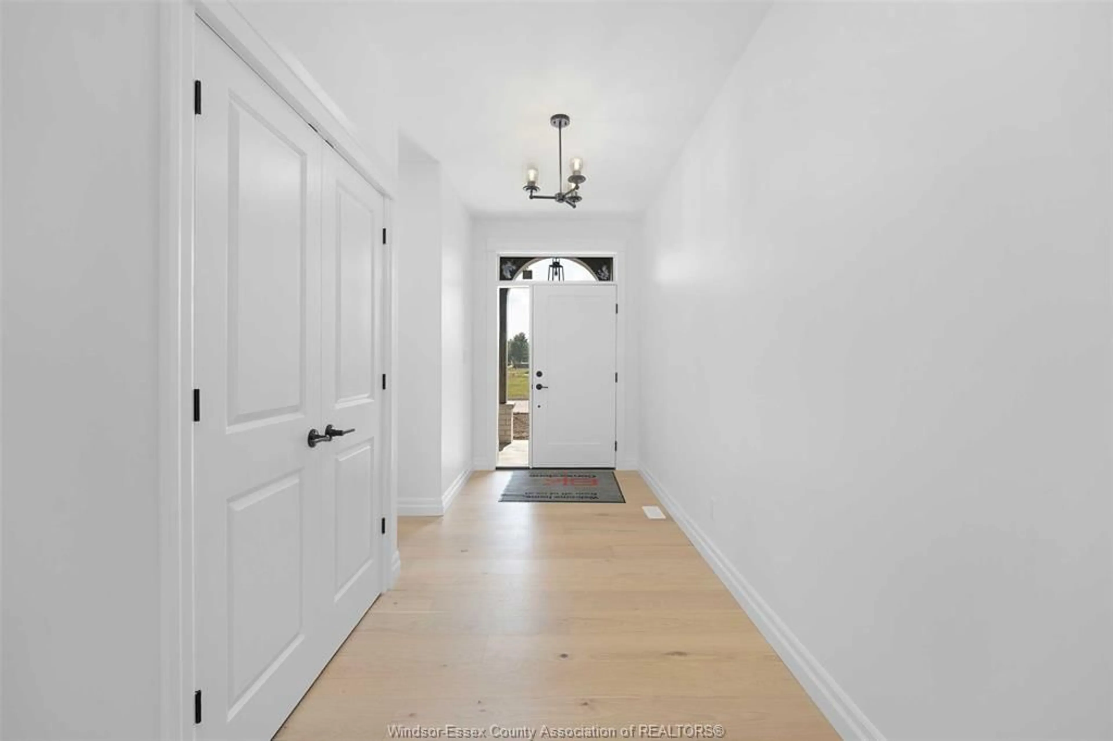 Indoor entryway for 88 GRAF St, Harrow Ontario N0R 1G0