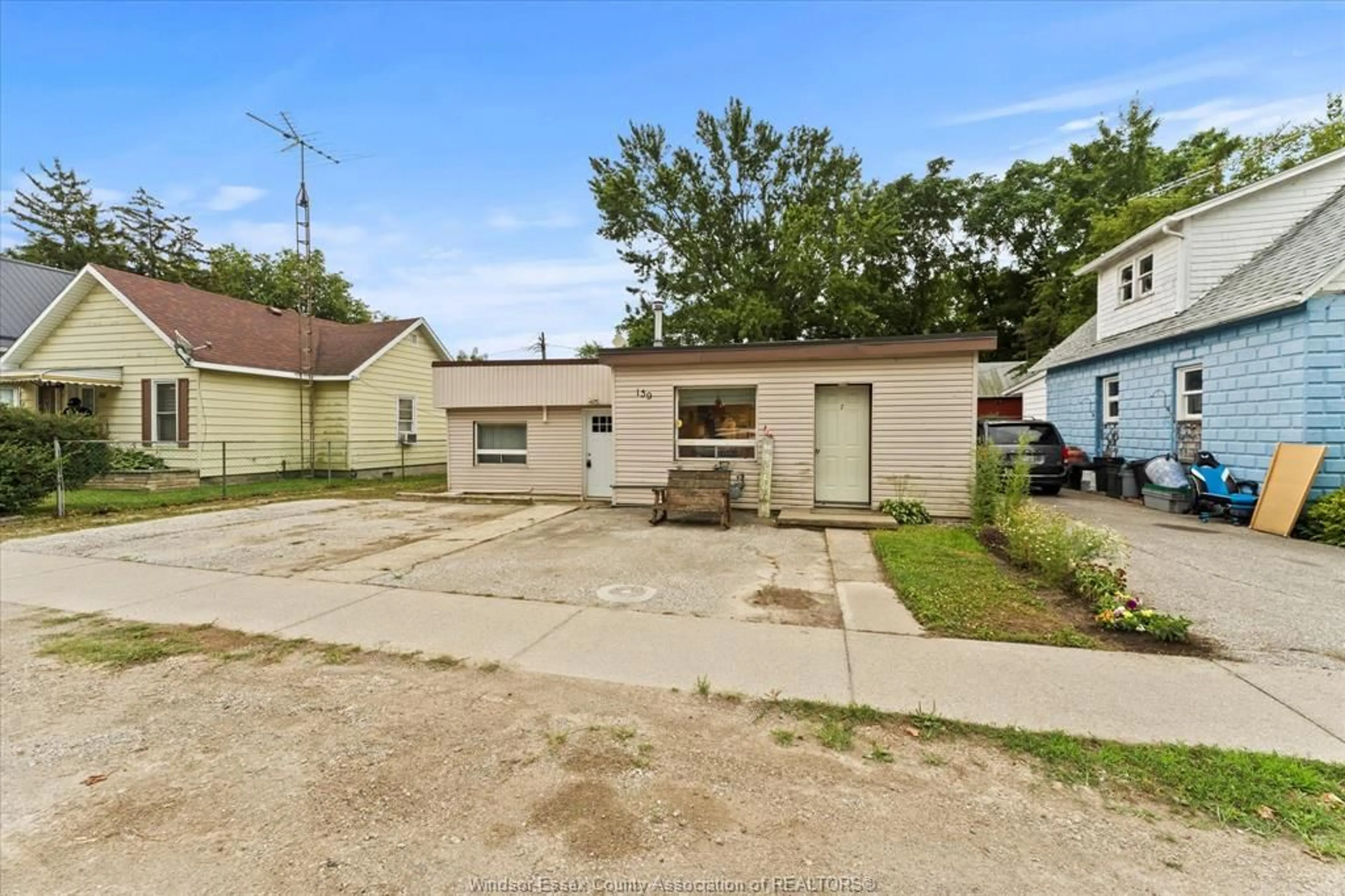 A pic from outside/outdoor area/front of a property/back of a property/a pic from drone, street for 159 WELLINGTON, Harrow Ontario N0R 1G0