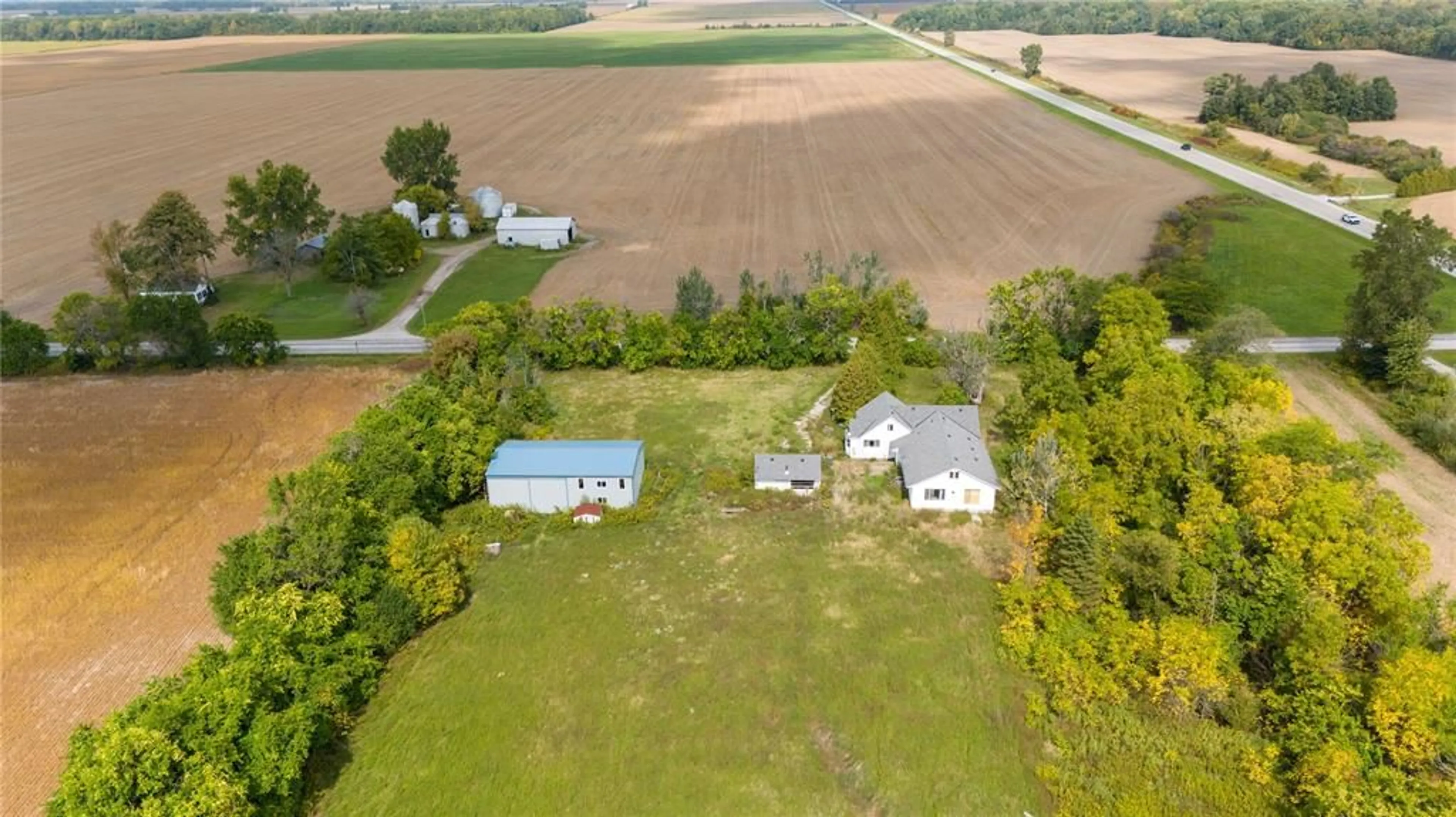 A pic from outside/outdoor area/front of a property/back of a property/a pic from drone, unknown for 2377 MOORE Line, St Clair Ontario N0M 1N0