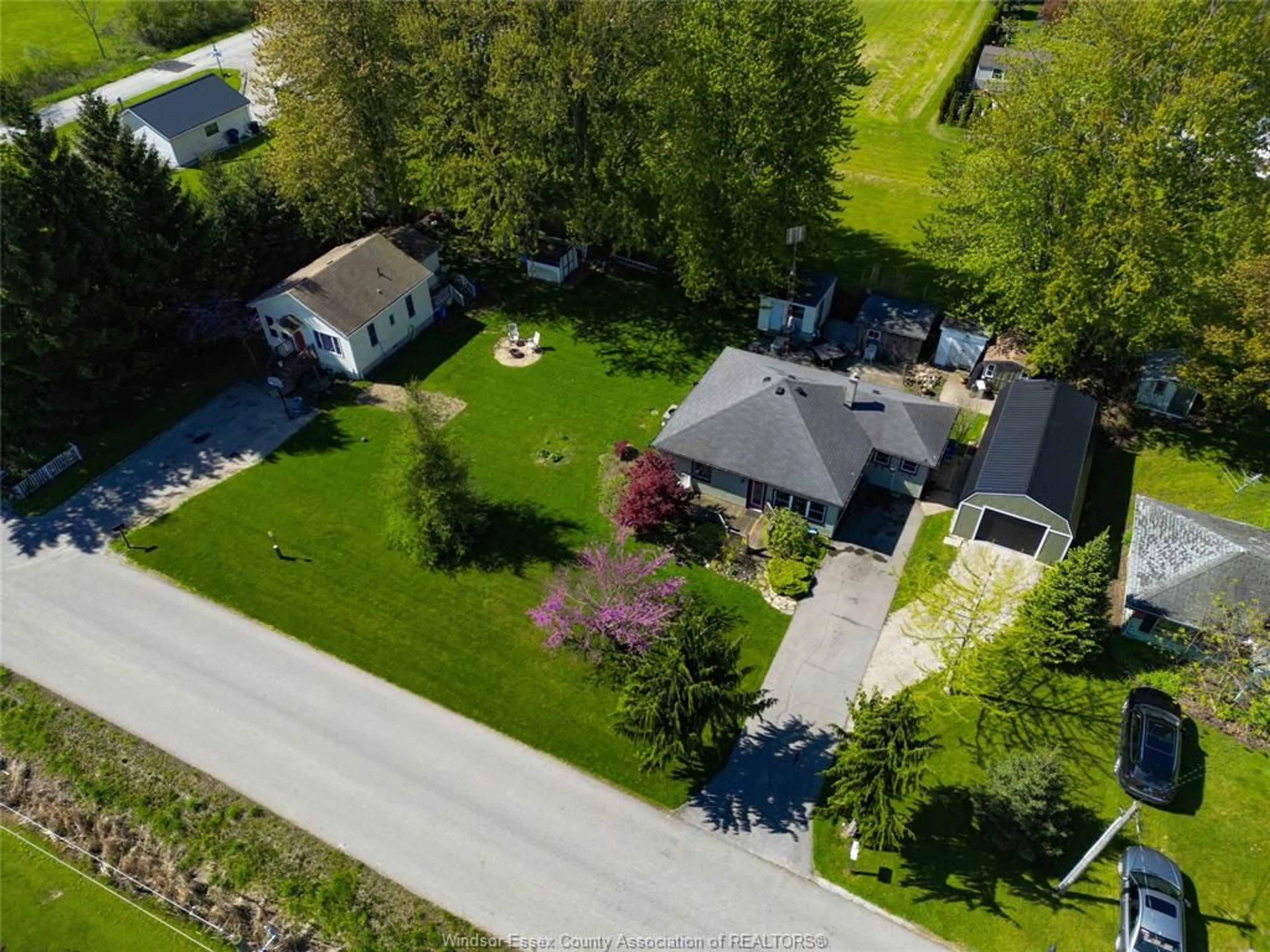 A pic from outside/outdoor area/front of a property/back of a property/a pic from drone, street for 32-34 BROCK St, Shrewsbury Ontario N0P 1A0