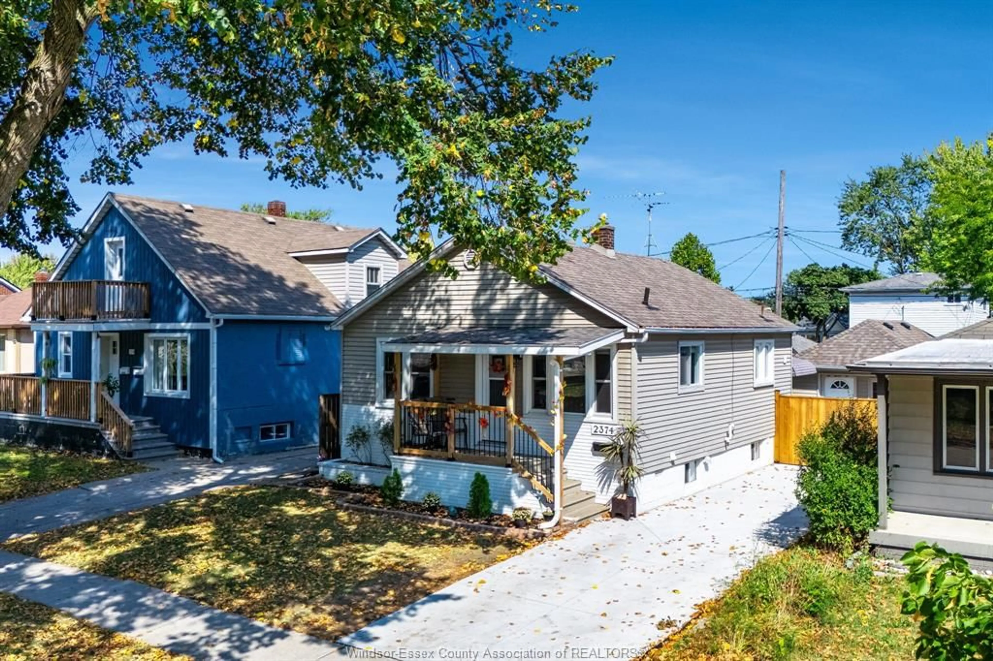 A pic from outside/outdoor area/front of a property/back of a property/a pic from drone, street for 2374 ALEXIS Rd, Windsor Ontario N8W 3Z3
