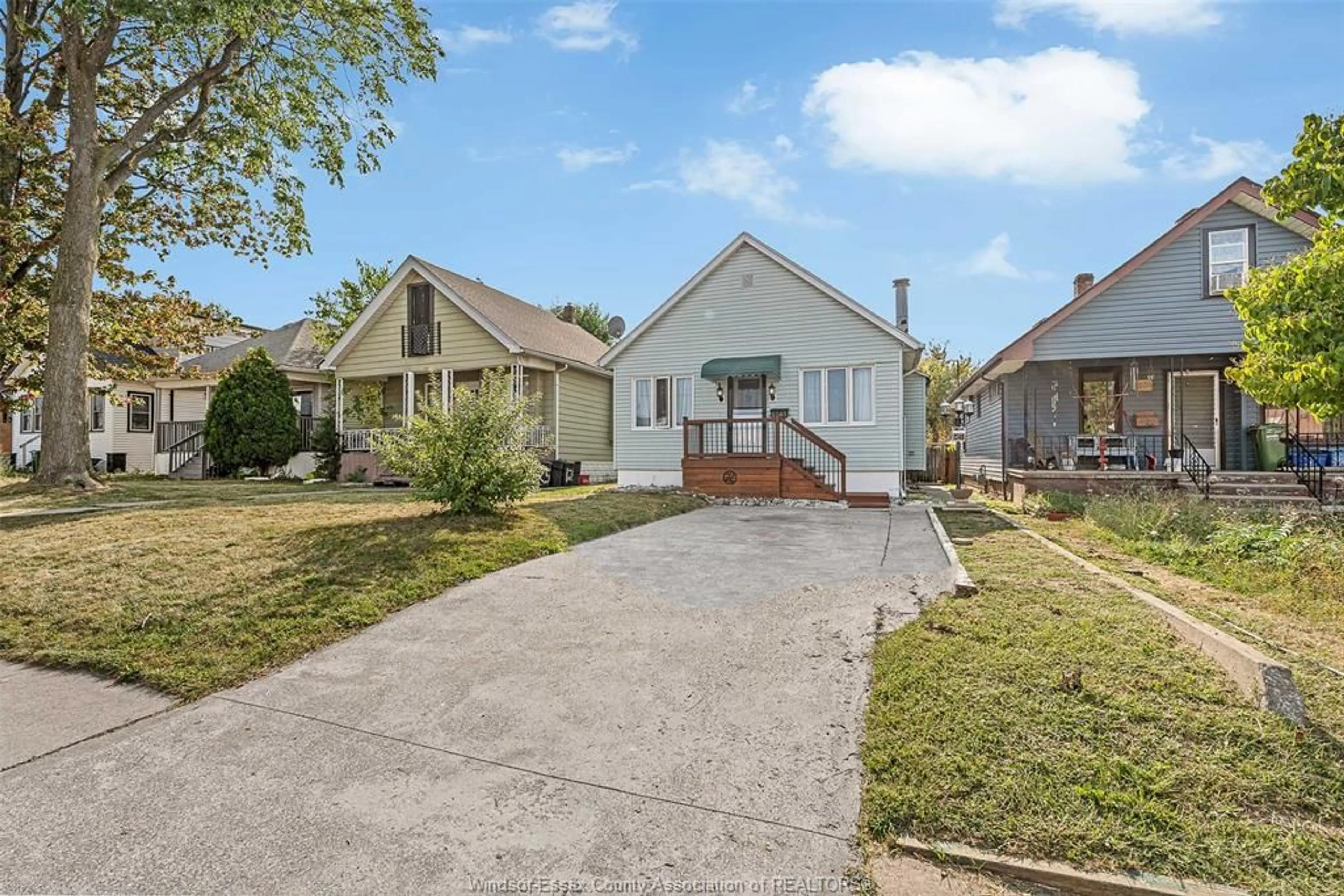 A pic from outside/outdoor area/front of a property/back of a property/a pic from drone, street for 1245 WINDSOR Ave, Windsor Ontario N8X 3L8