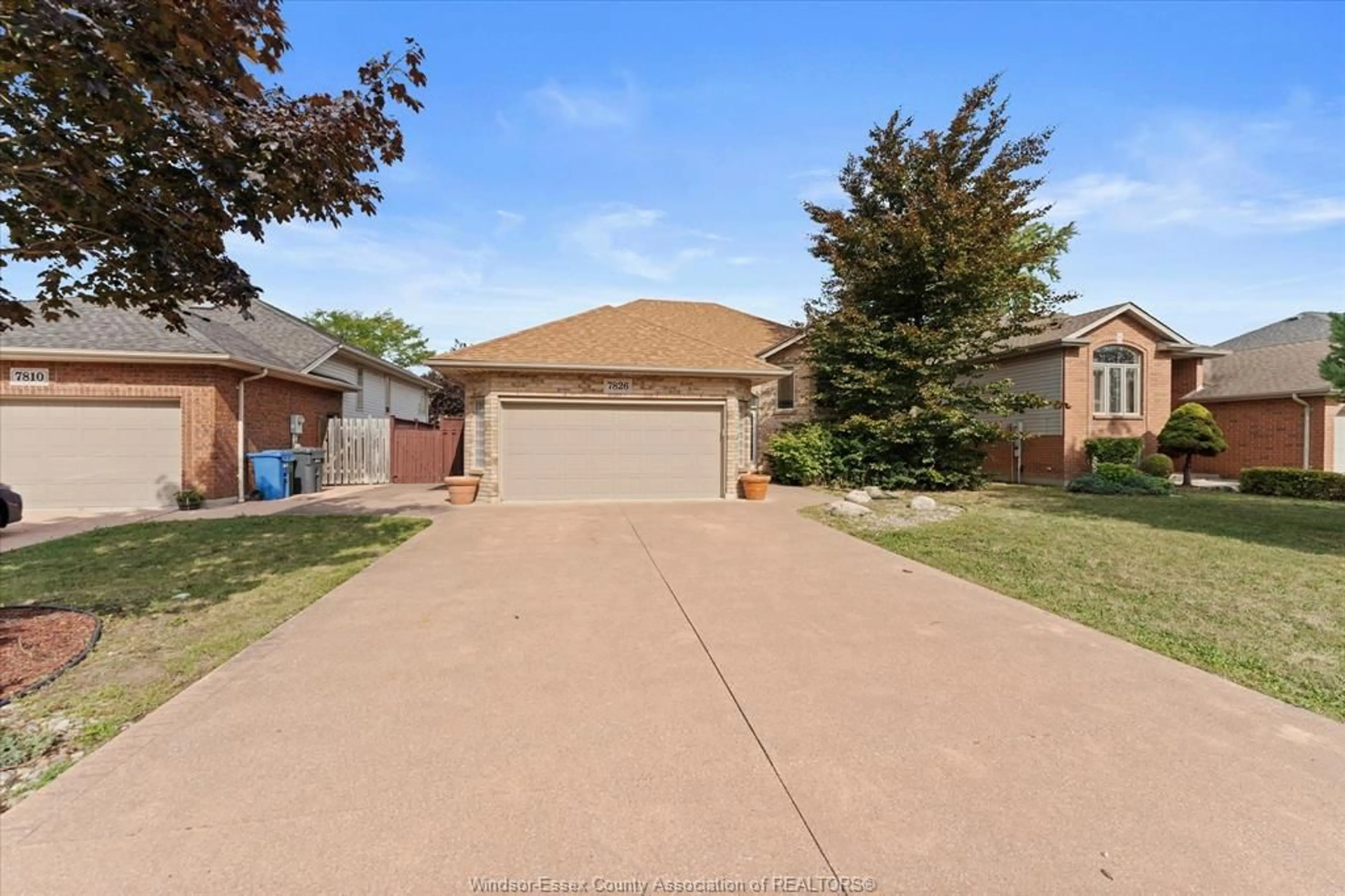 A pic from outside/outdoor area/front of a property/back of a property/a pic from drone, street for 7826 SHORAIN Grove, Windsor Ontario N8S 4V2