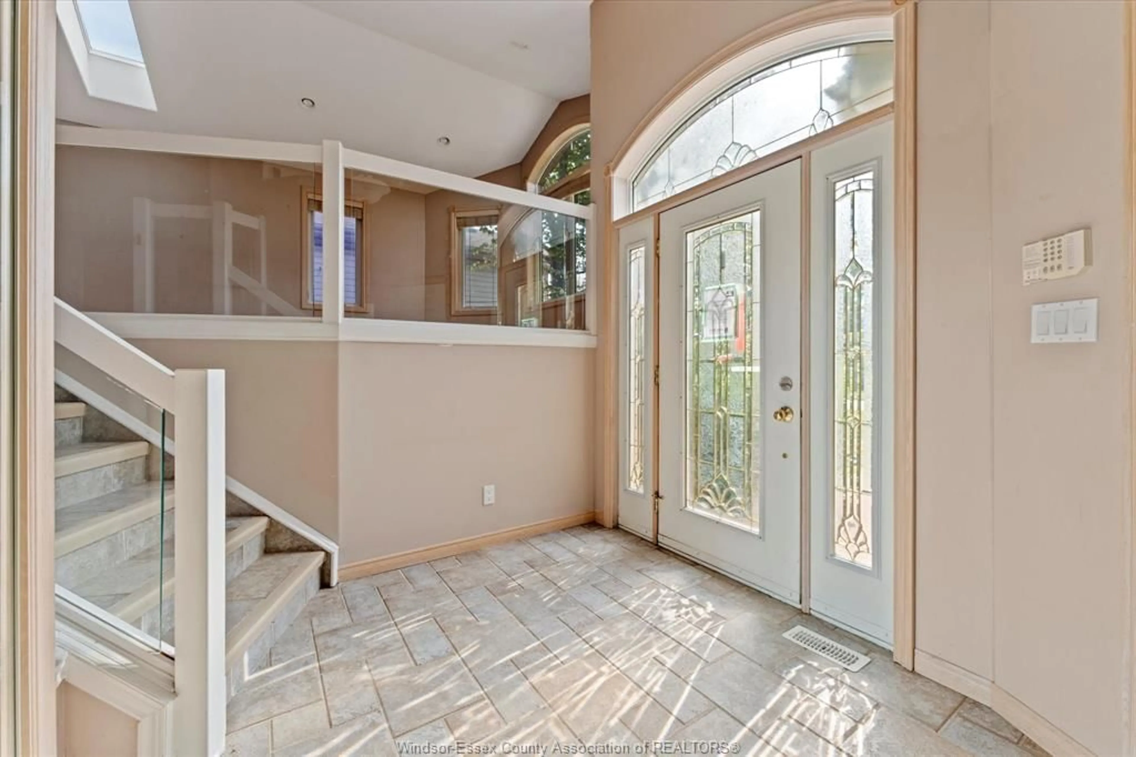 Indoor entryway for 7826 SHORAIN Grove, Windsor Ontario N8S 4V2