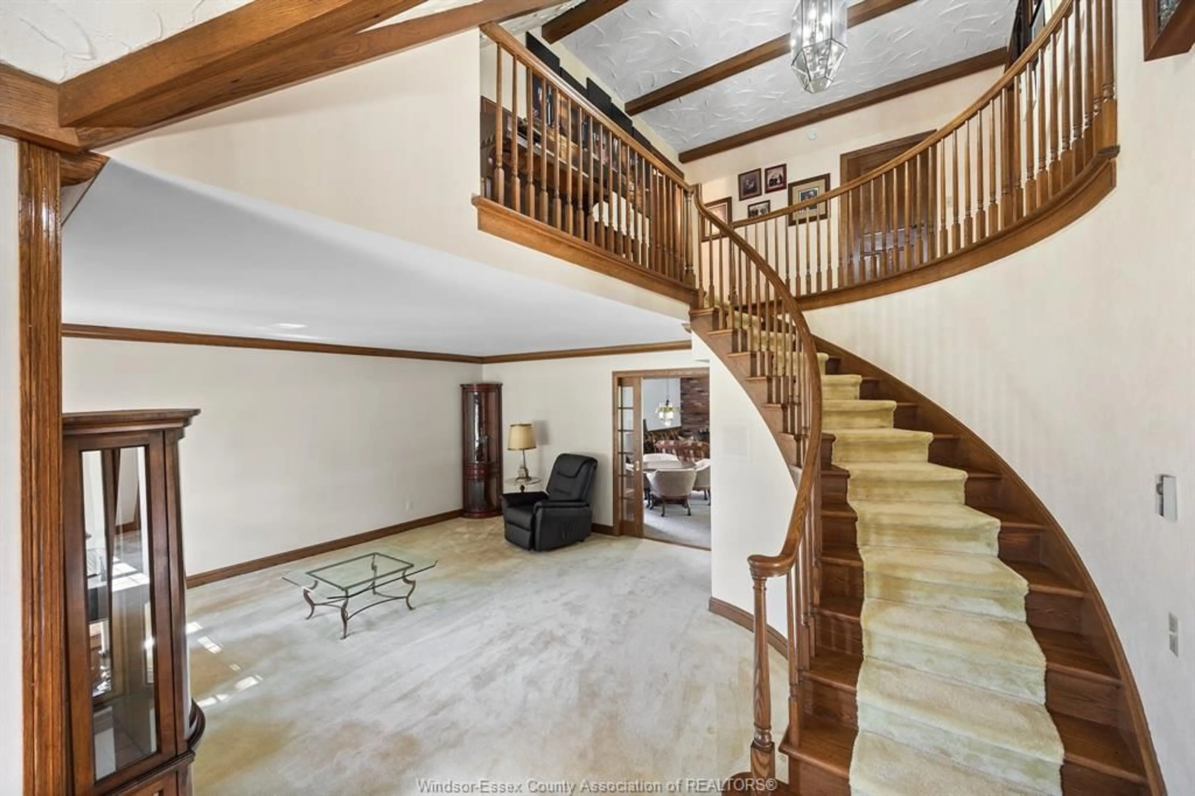 Indoor foyer for 106 KAEL, Harrow Ontario N0R 1G0