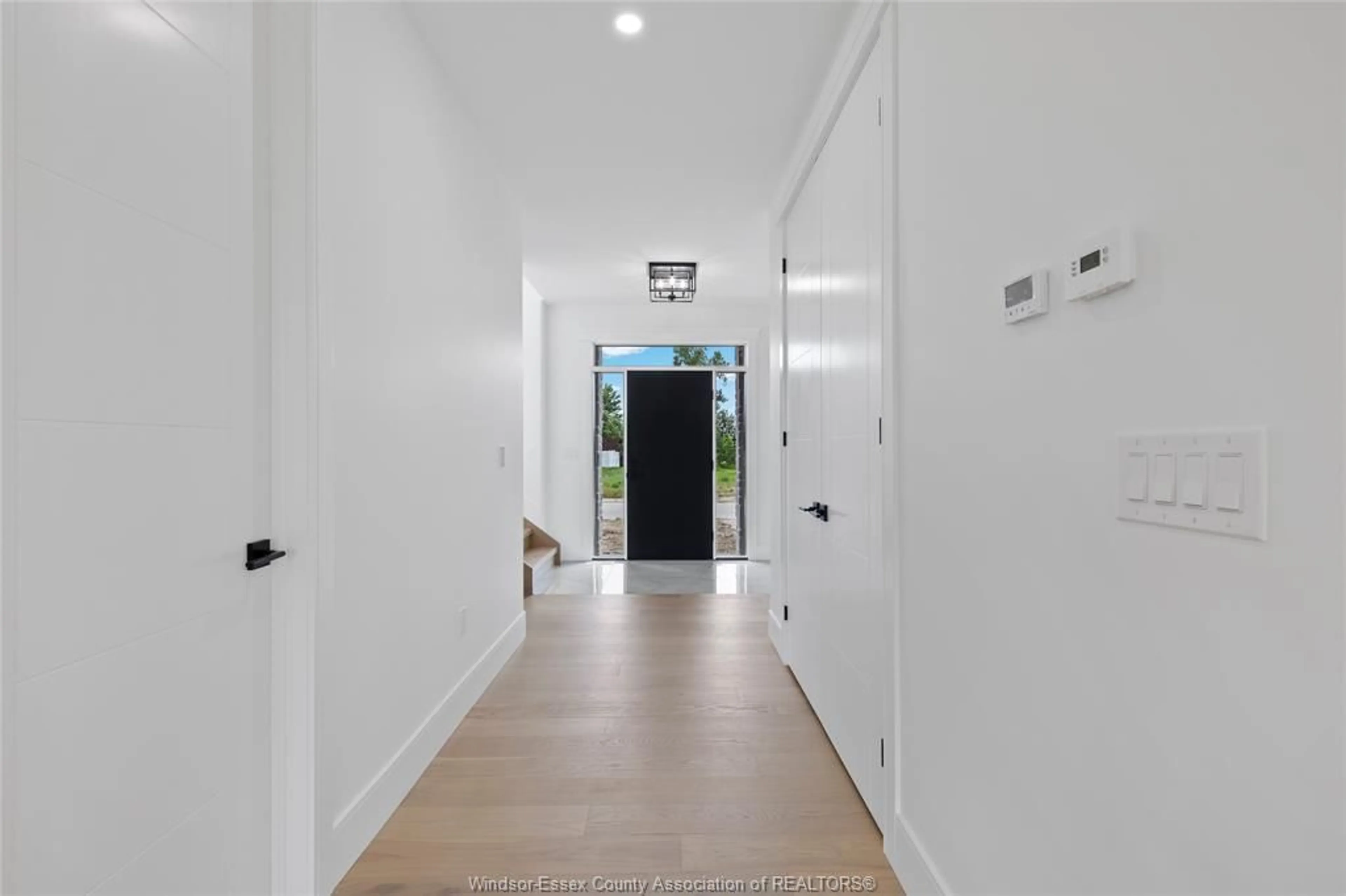 Indoor foyer for 7355 GARNET, McGregor Ontario N0R 1J0
