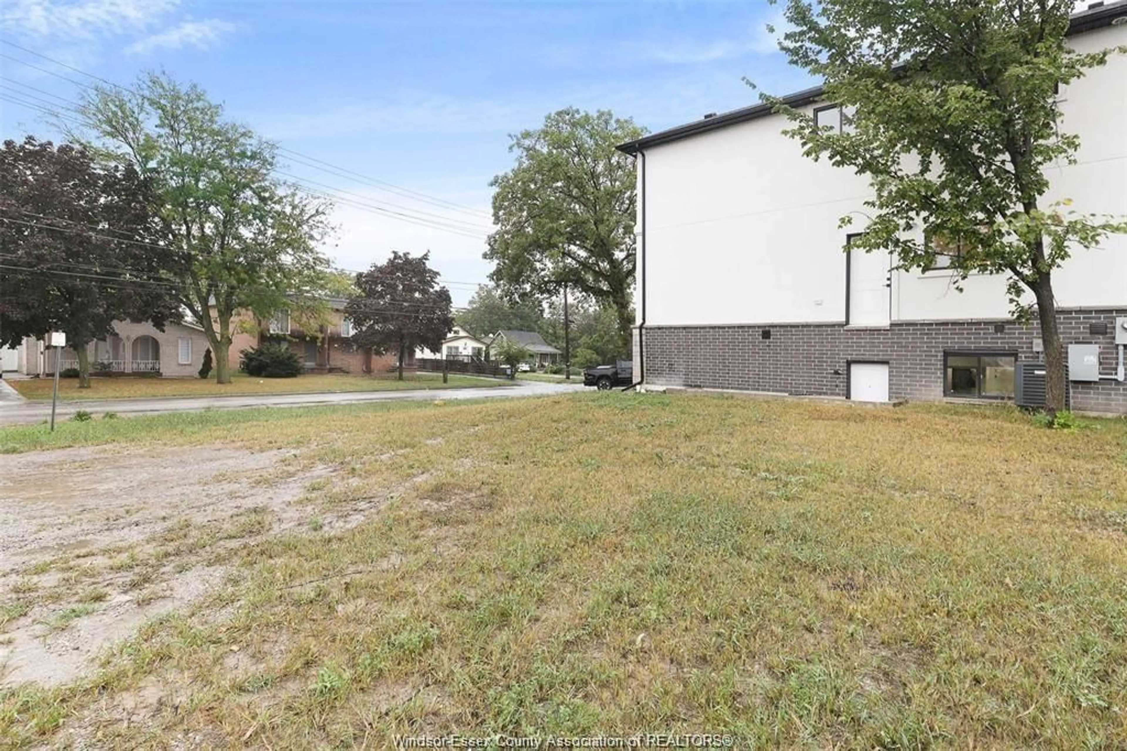 A pic from outside/outdoor area/front of a property/back of a property/a pic from drone, unknown for 642 Grand Marais, Windsor Ontario N8X 3H5