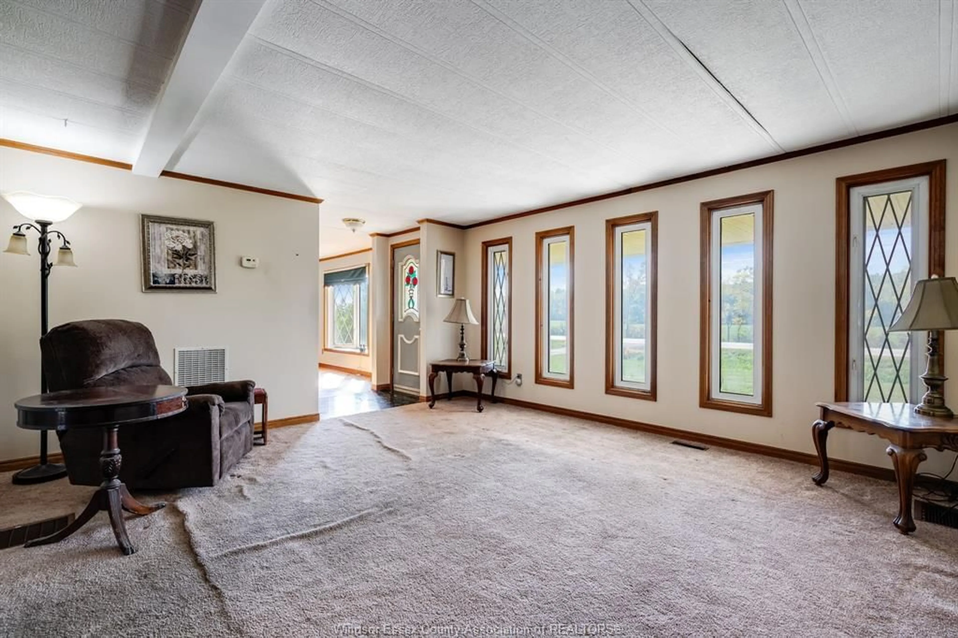 Indoor foyer for 7458 County Rd 18, Harrow Ontario N0R 1G0