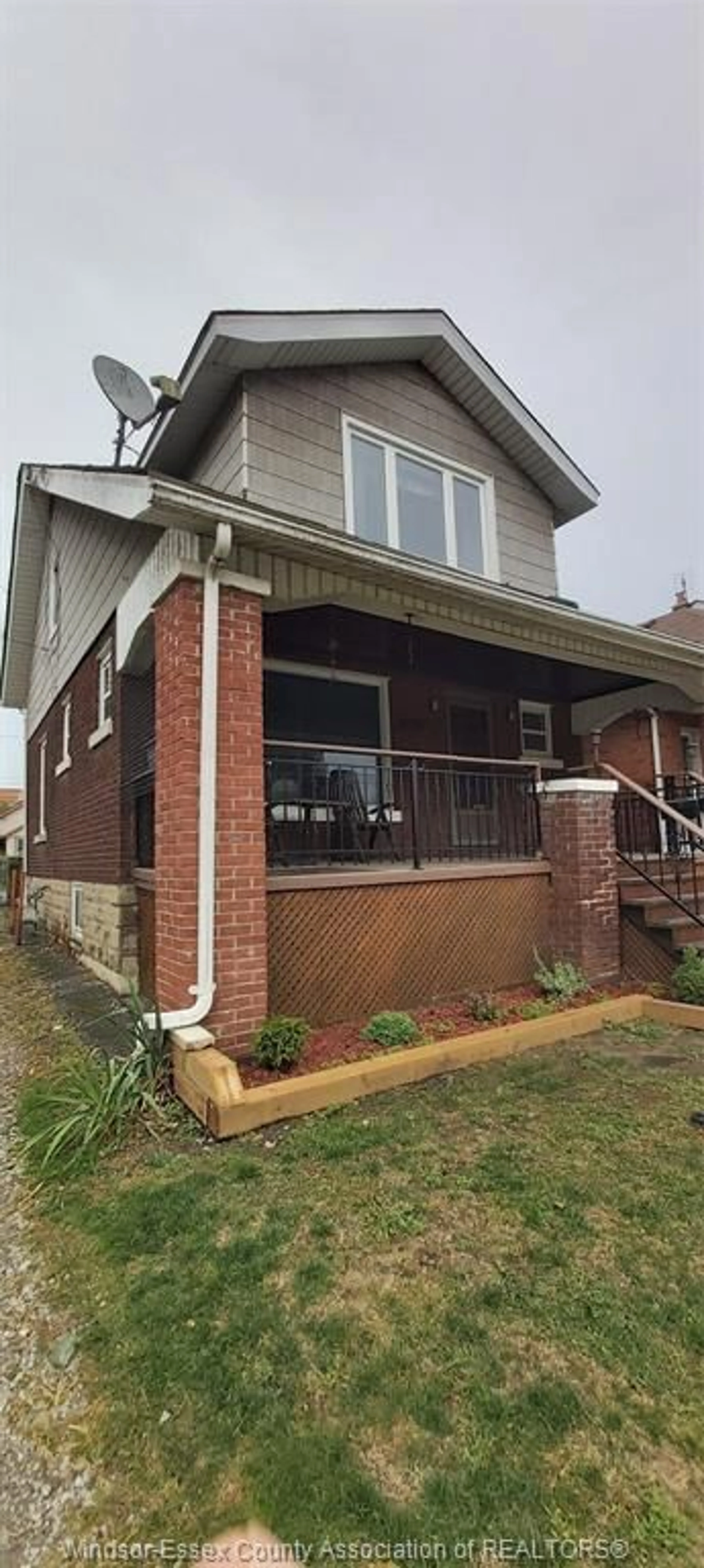 Home with brick exterior material, street for 1620 DUFFERIN Pl, Windsor Ontario N8X 3K7