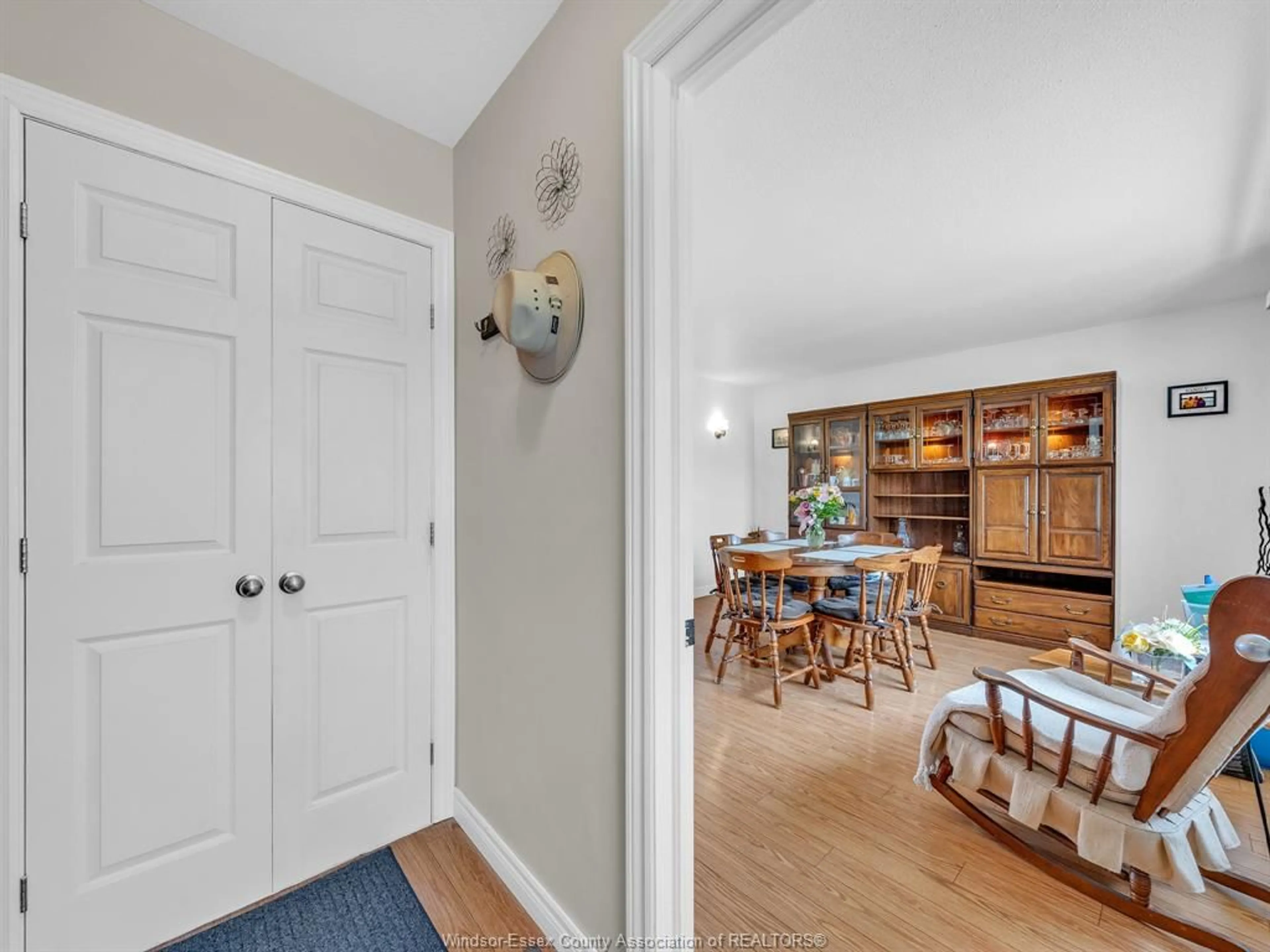 Indoor entryway for 74 RIVIERA, Amherstburg Ontario N9V 3H5