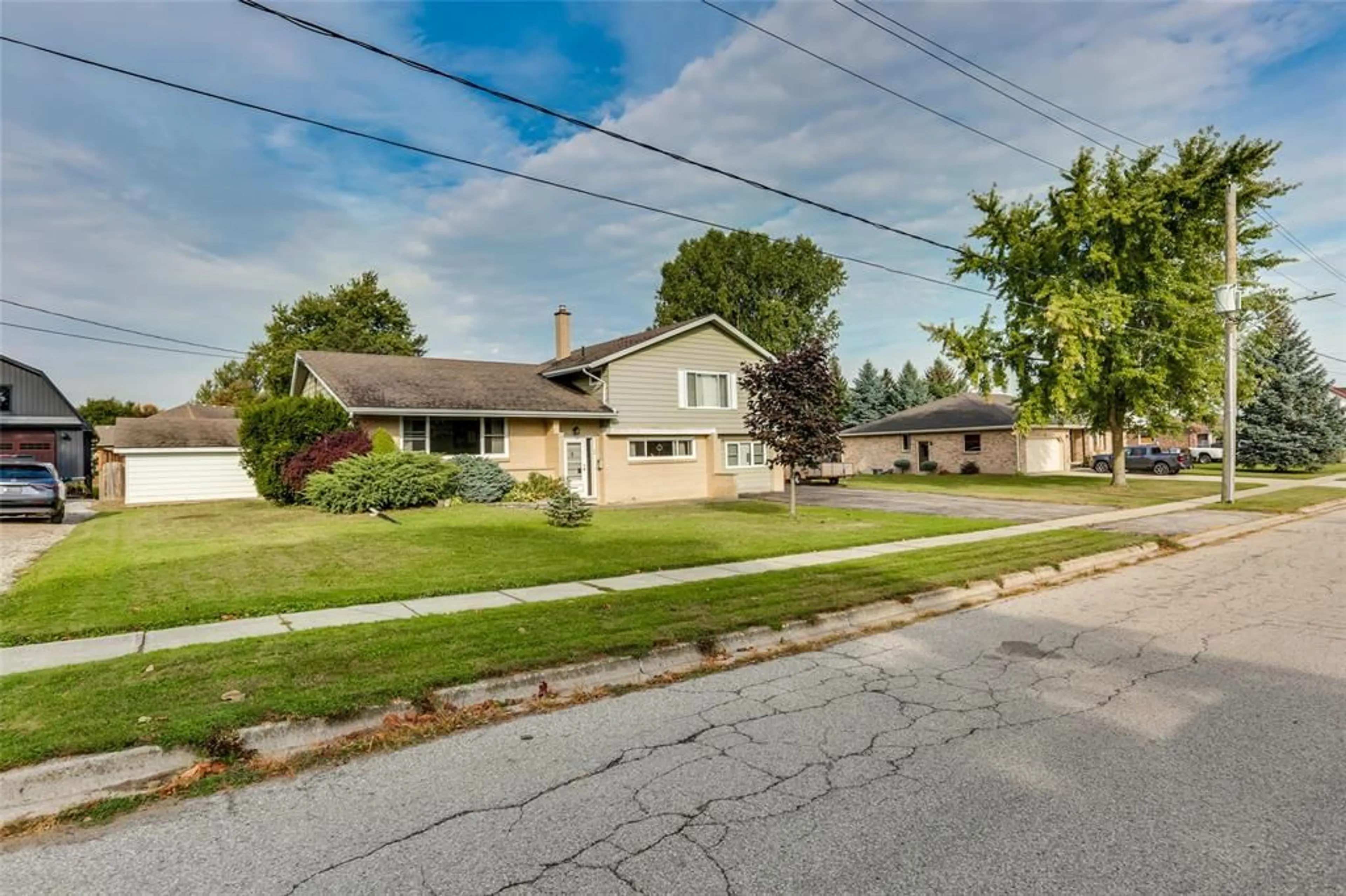 A pic from outside/outdoor area/front of a property/back of a property/a pic from drone, street for 38 WARWICK St, Warwick-Watford Ontario N0M 2S0