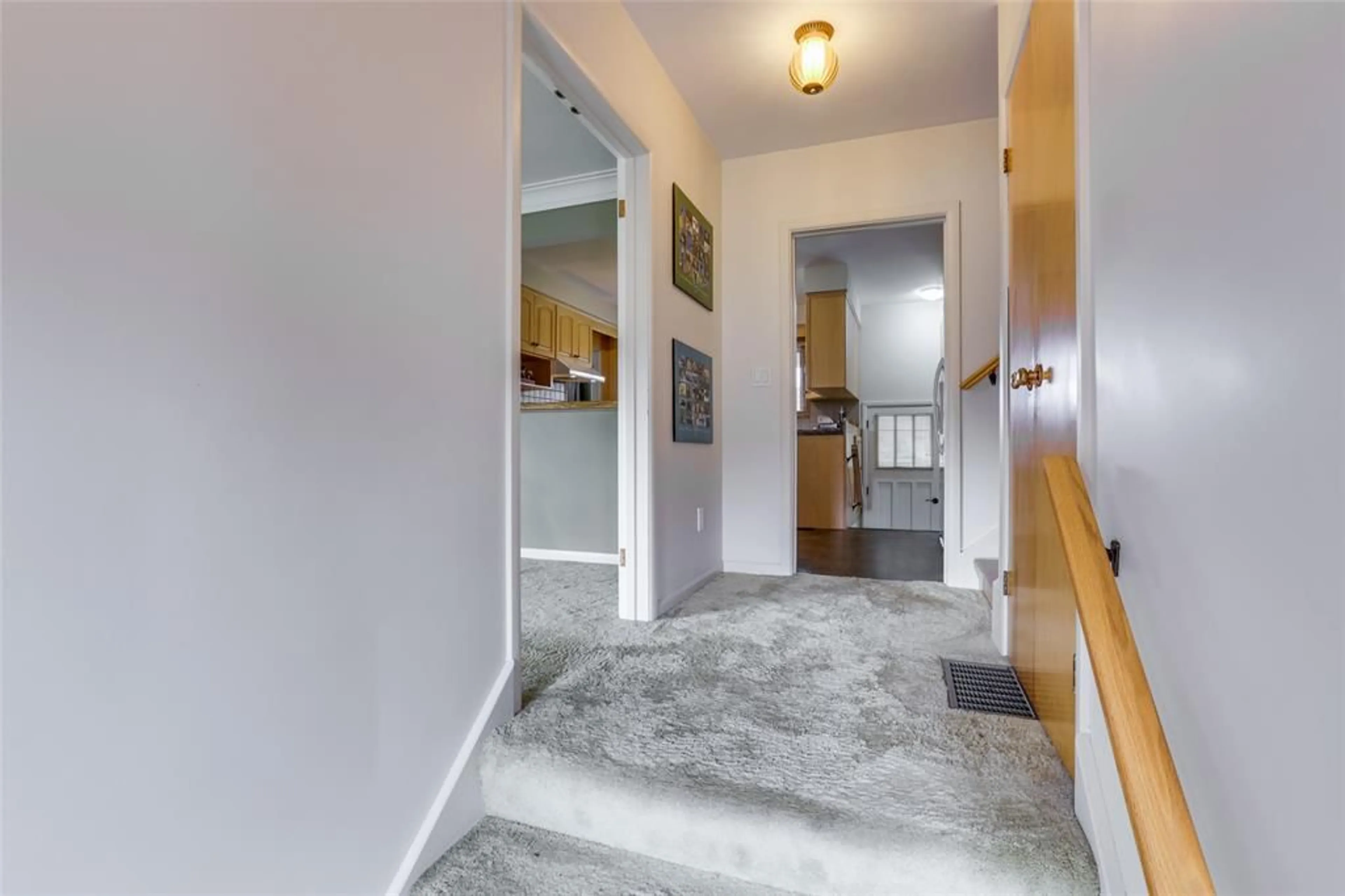 Indoor entryway for 38 WARWICK St, Warwick-Watford Ontario N0M 2S0