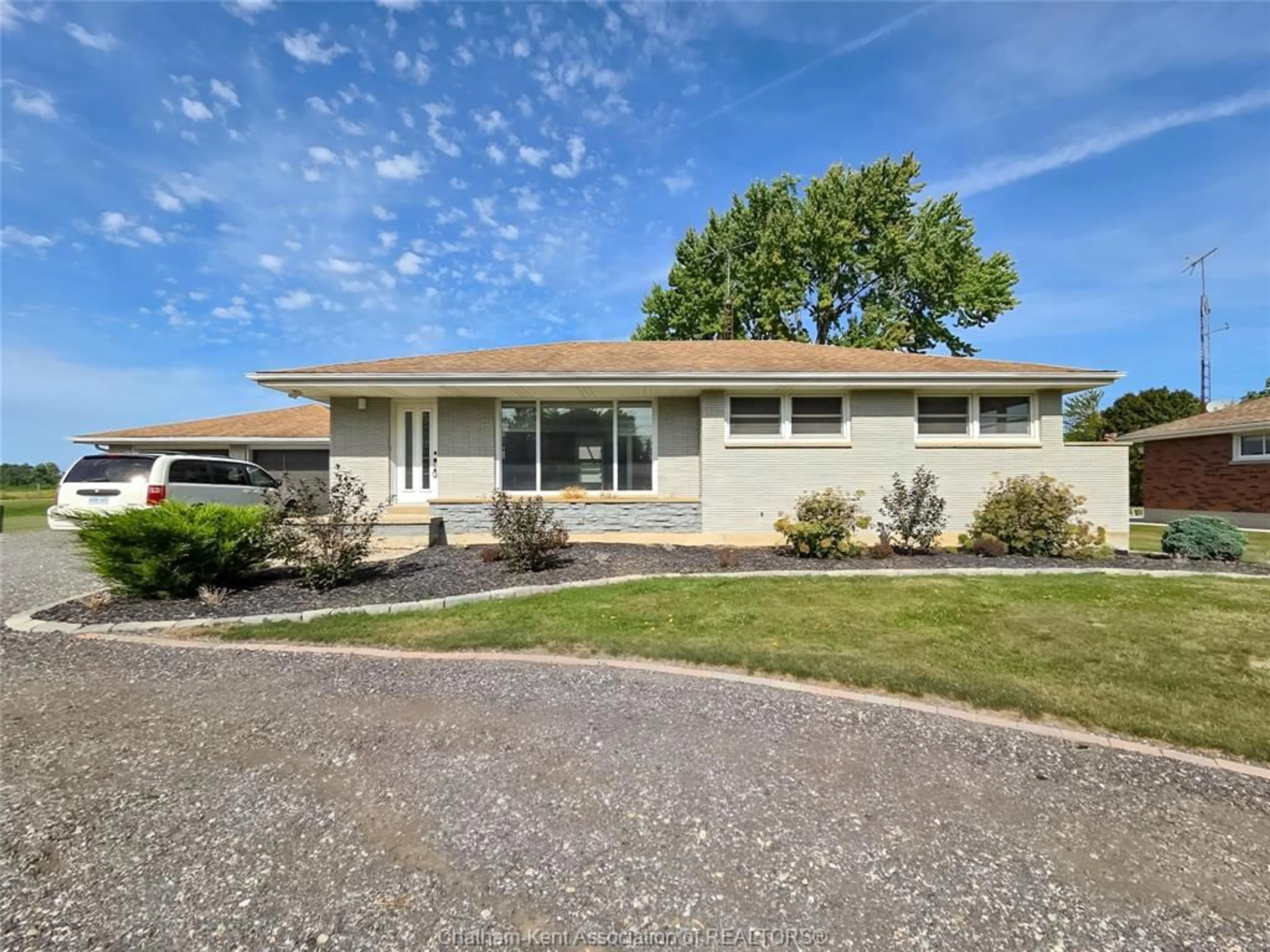 Home with vinyl exterior material, street for 17 Glenmar Ave, Chatham Ontario N7M 5J4