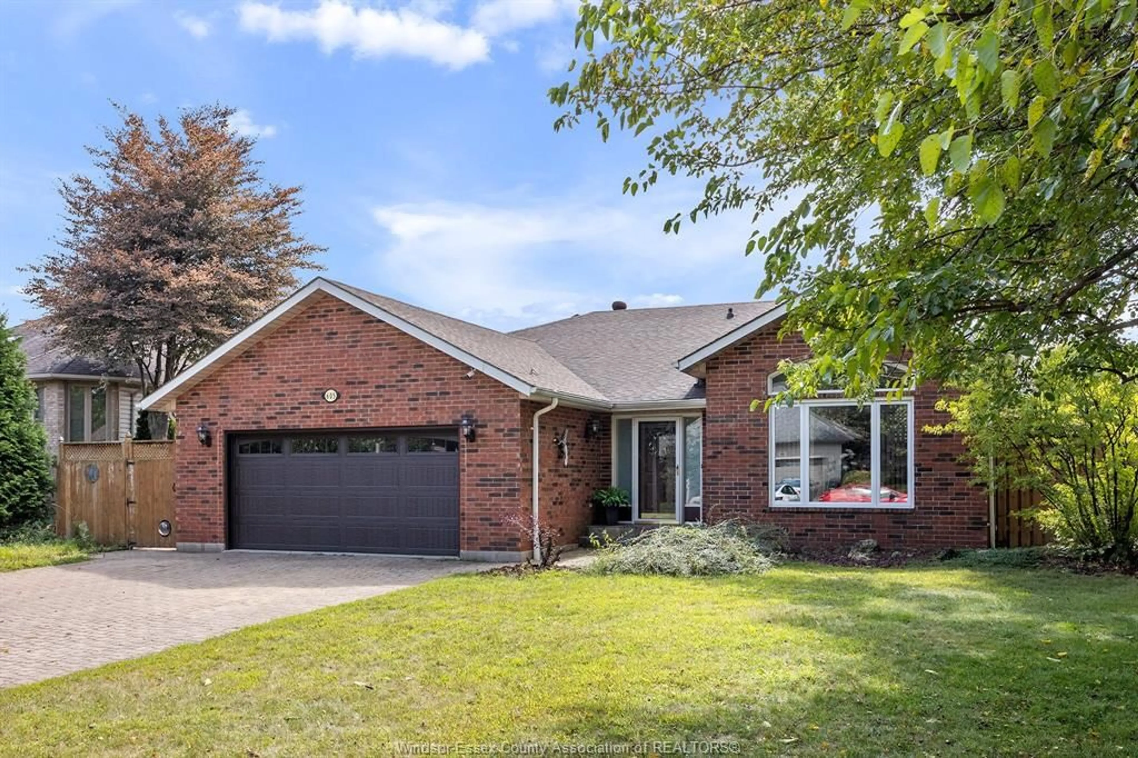 Home with brick exterior material, street for 605 SMITH Cres, LaSalle Ontario N9J 3G9