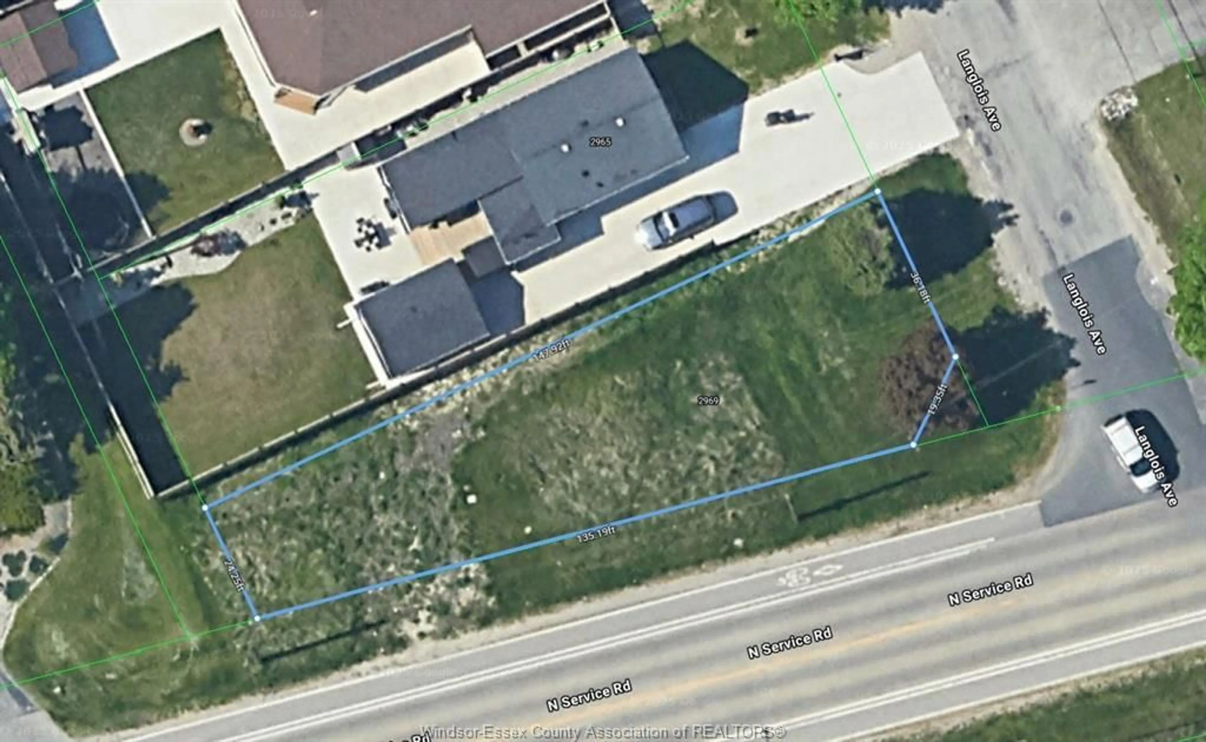 A pic from outside/outdoor area/front of a property/back of a property/a pic from drone, street for 2969 LANGLOIS, Windsor Ontario N8X 4M6
