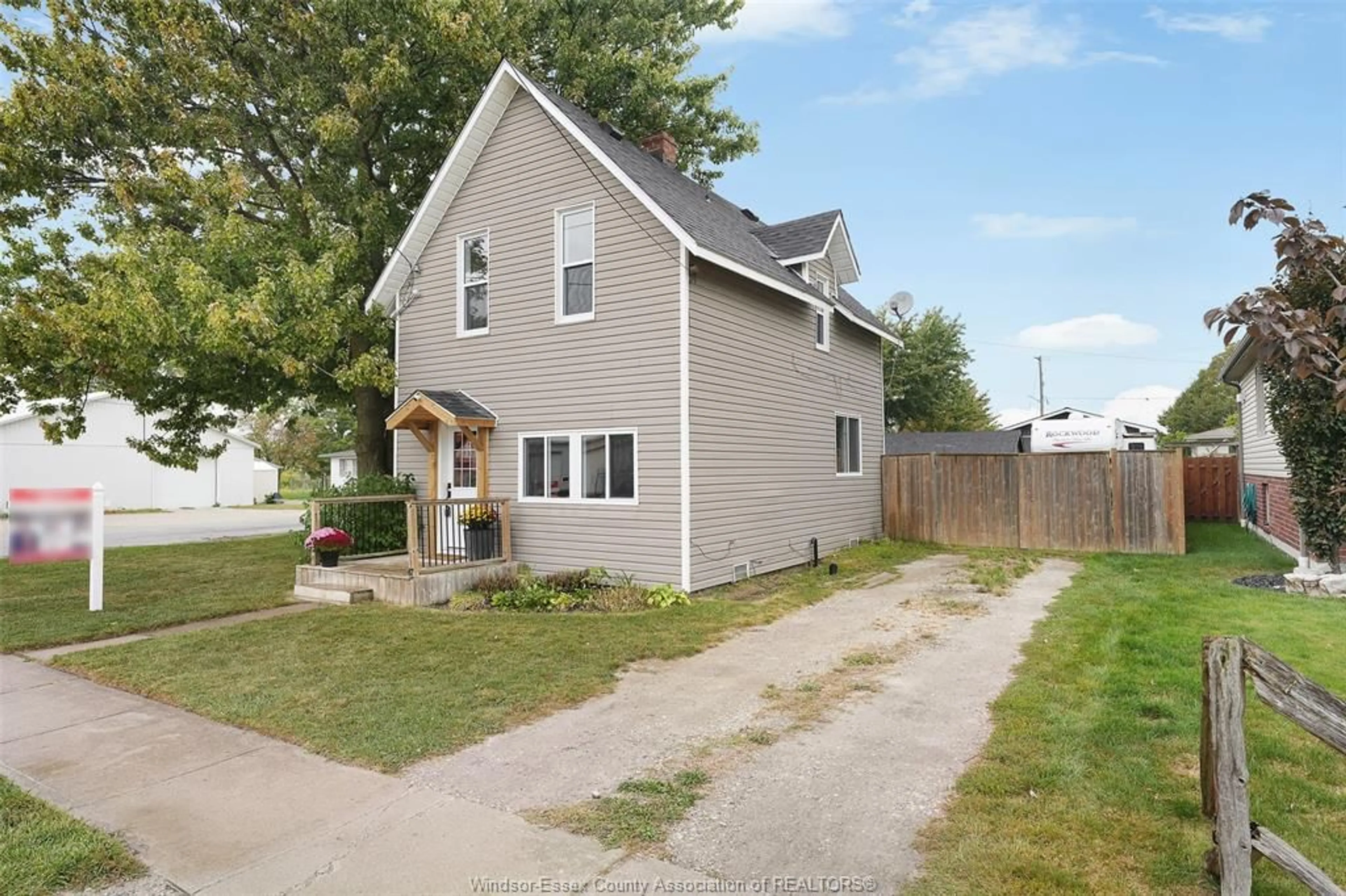 A pic from outside/outdoor area/front of a property/back of a property/a pic from drone, street for 47 WALKER AVE., Wheatley Ontario N0P 2P0