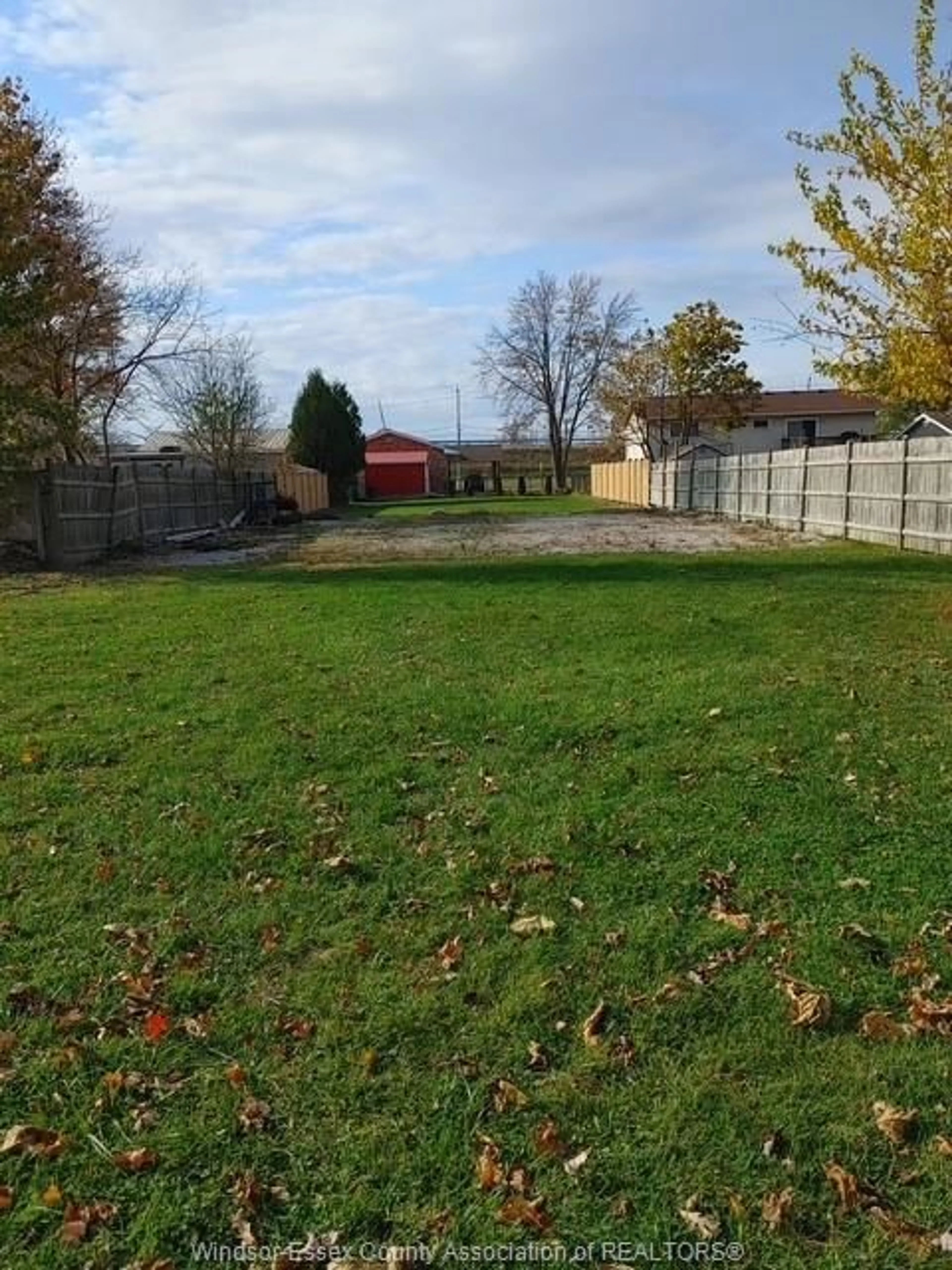 A pic from outside/outdoor area/front of a property/back of a property/a pic from drone, unknown for 333 Victoria St., Essex Ontario N8M 1N6