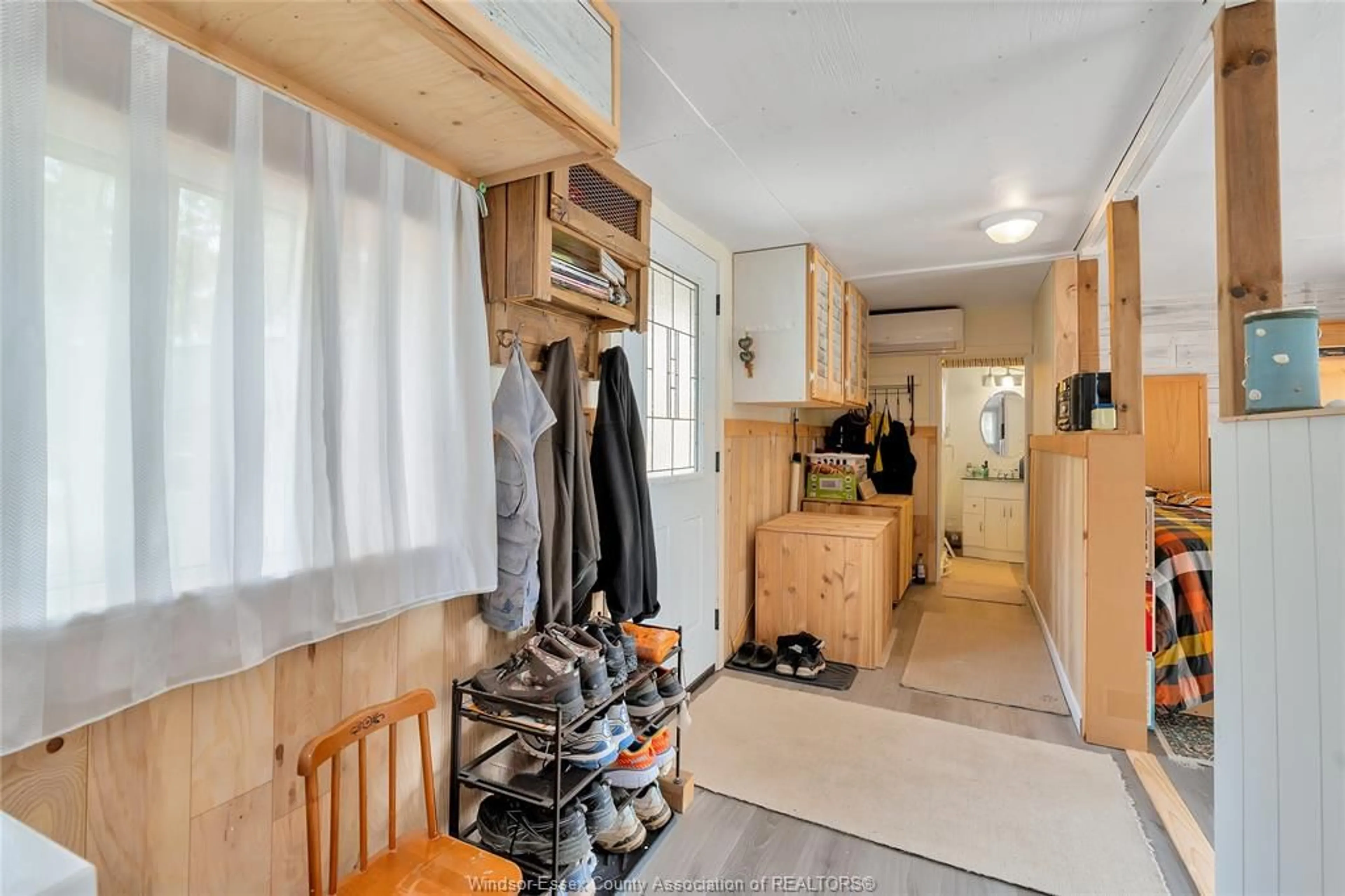 Indoor entryway for 41 KLIES BEACH, Colchester Ontario N0R 1G0