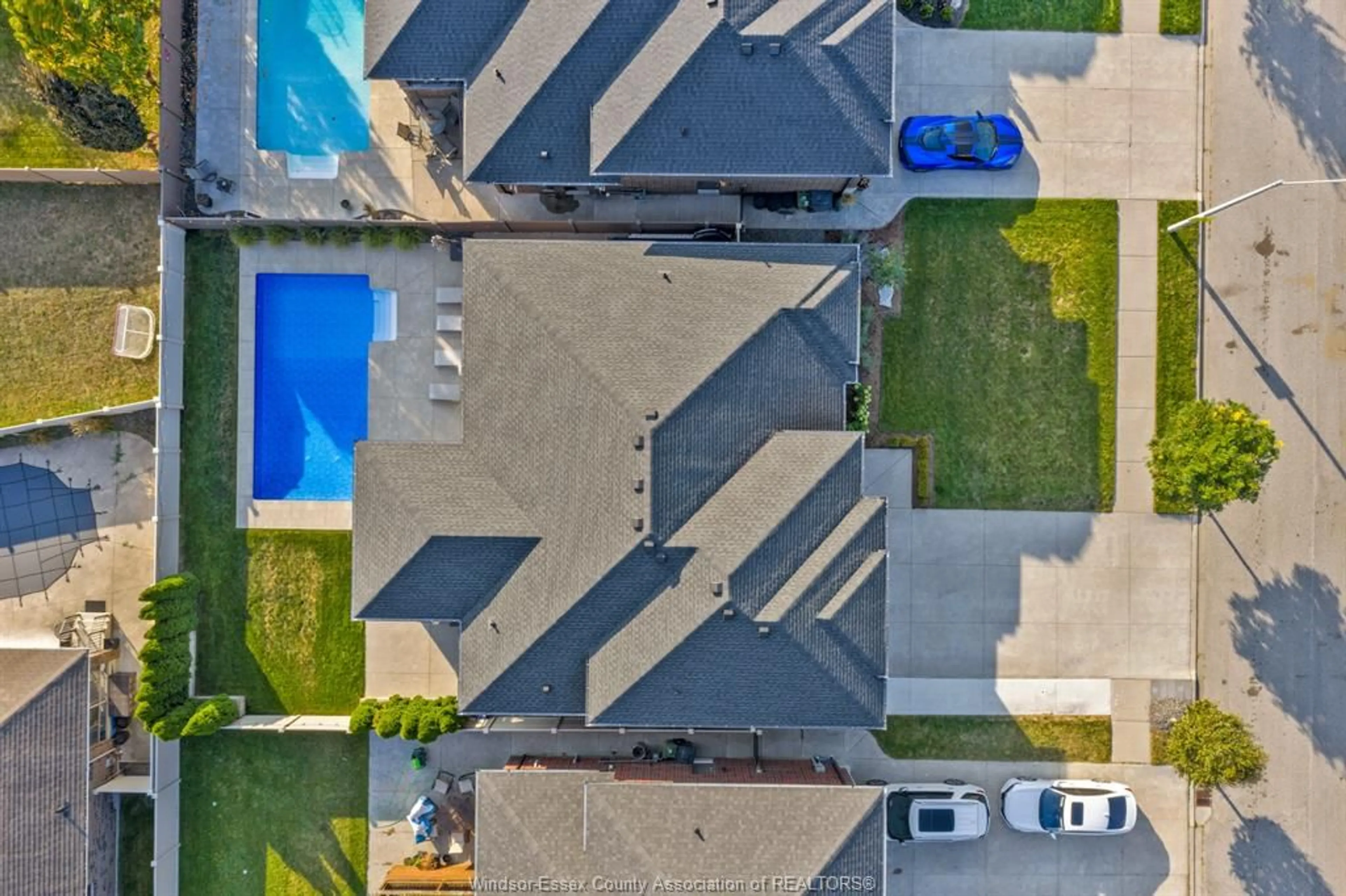 A pic from outside/outdoor area/front of a property/back of a property/a pic from drone, street for 270 Elsworth Ave, LaSalle Ontario N9J 0C6