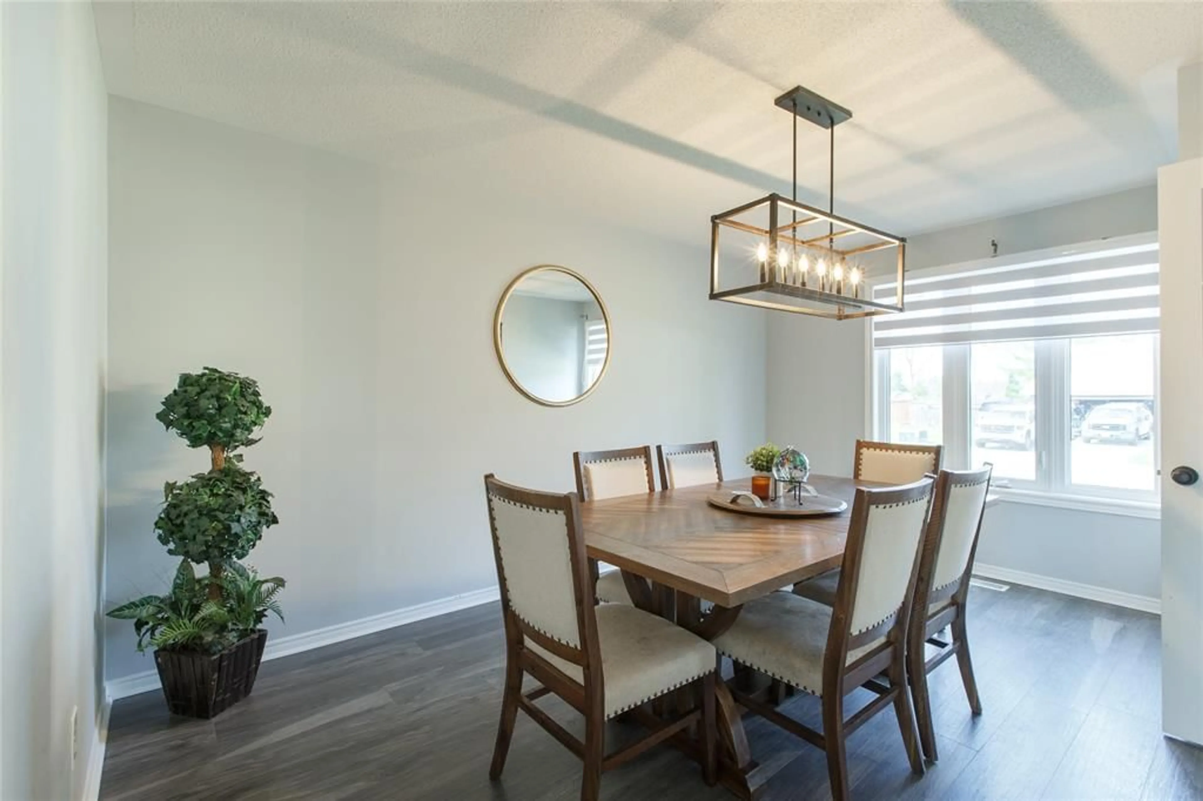 Dining room, wood/laminate floor for 134 CONESTOGA Dr, Sarnia Ontario N7S 5V9