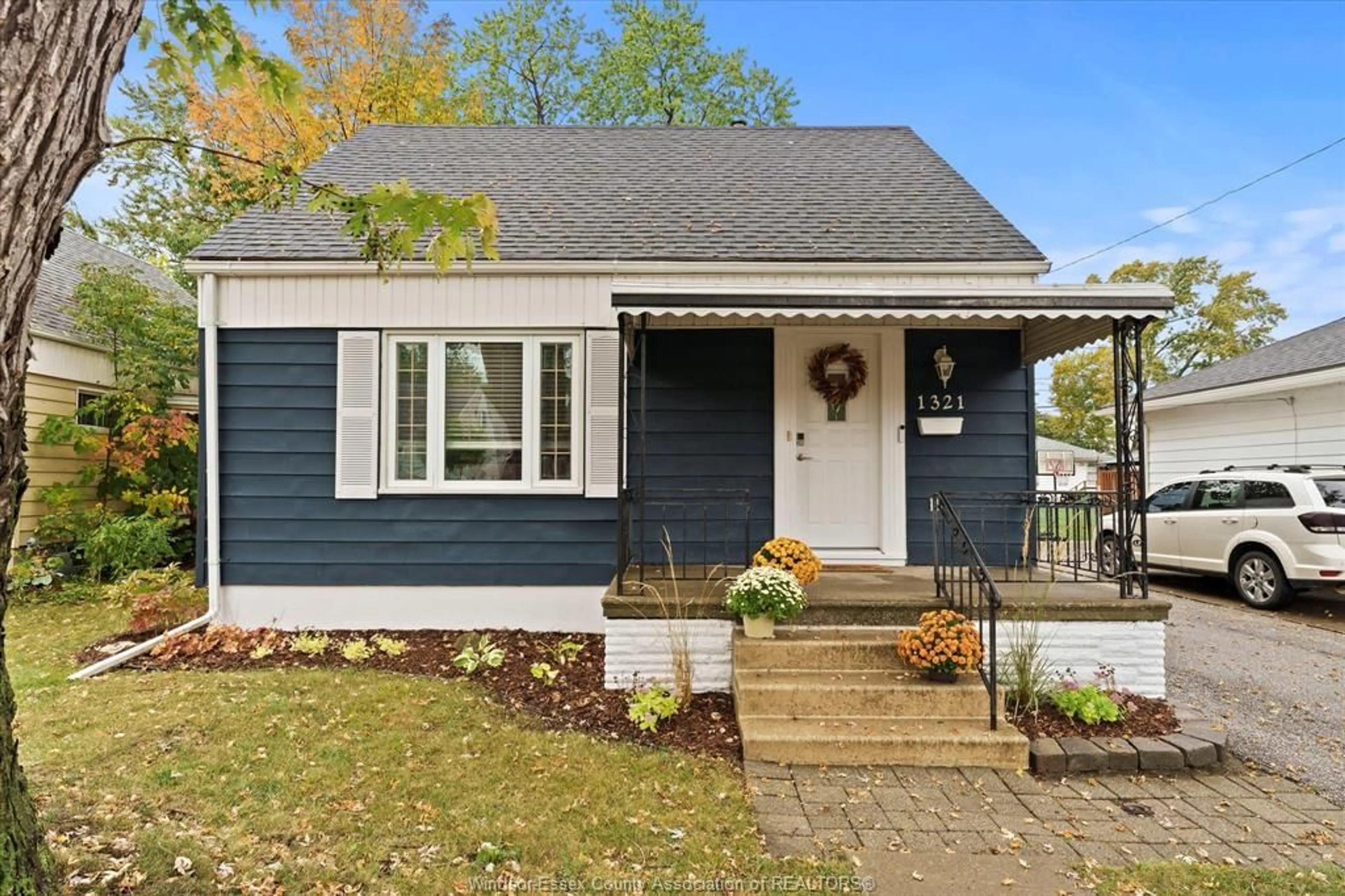 Home with vinyl exterior material, street for 1321 TOURANGEAU, Windsor Ontario N8Y 4J1