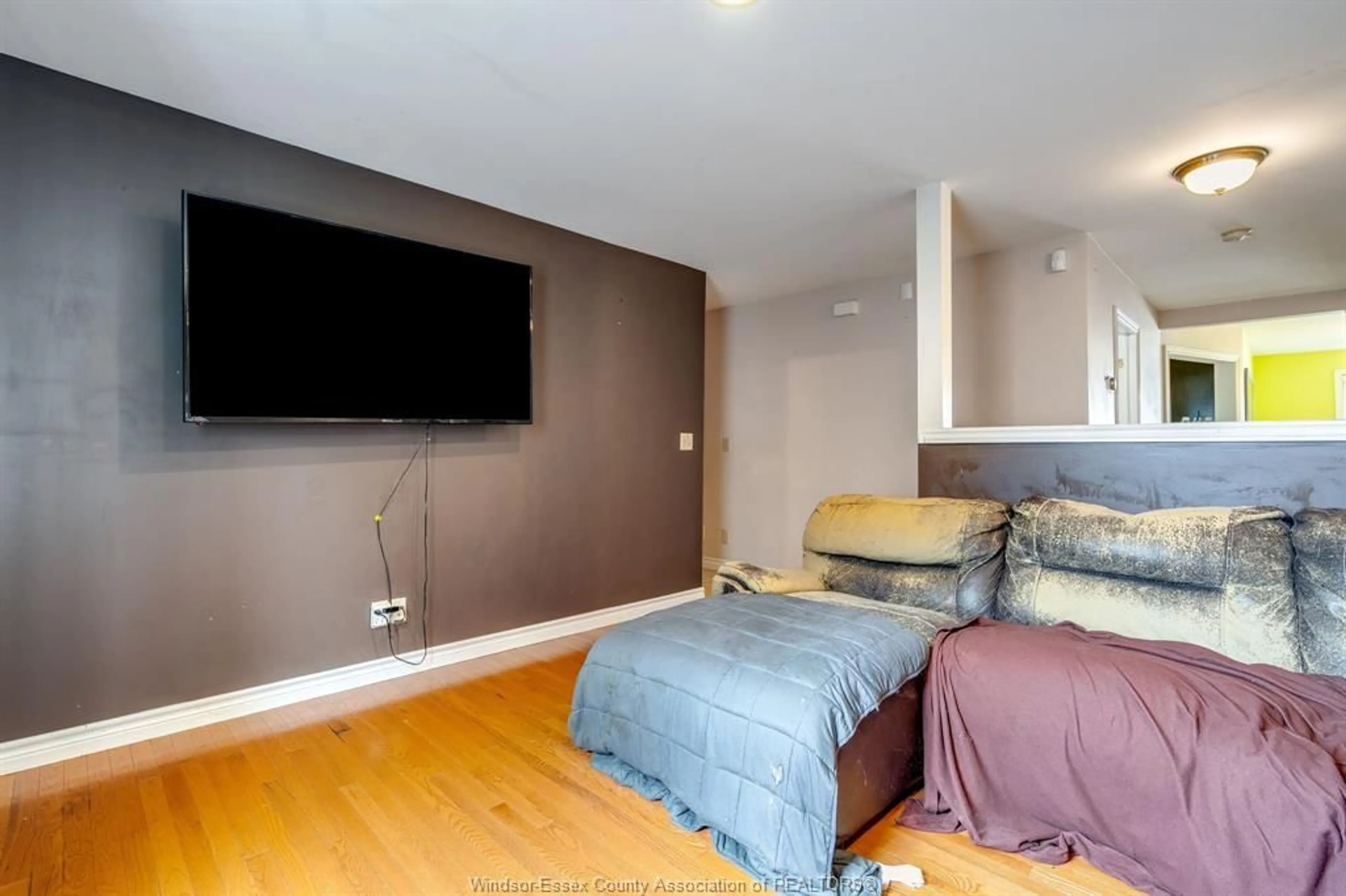 Home theater for 1833 St. Luke, Windsor Ontario N8W 3W8